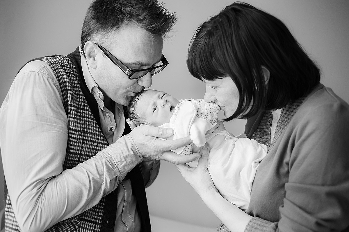 Выписка из роддома. Репортажный, семейный и детский фотограф в Пензе и Заречном Арина Ермилова. Картины барельеф на заказ