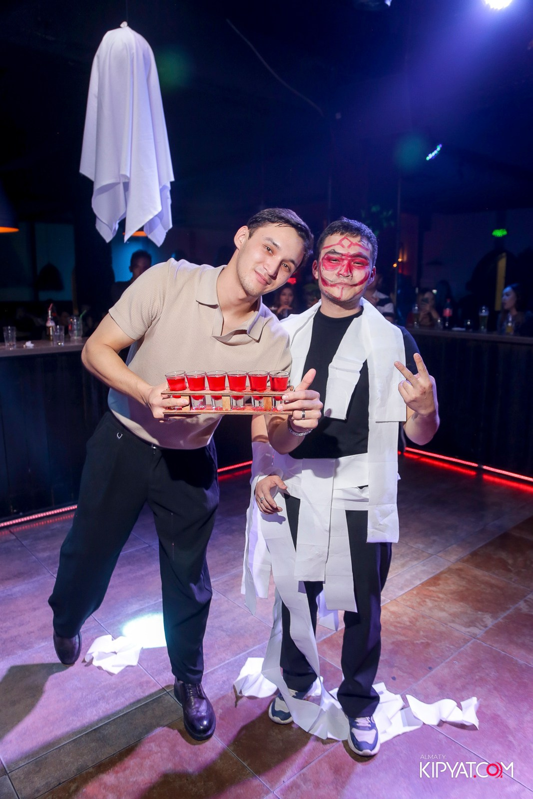 ARAGOSTA ДИСКО-БАР. КИПЯТКОМ АЛМАТЫ!