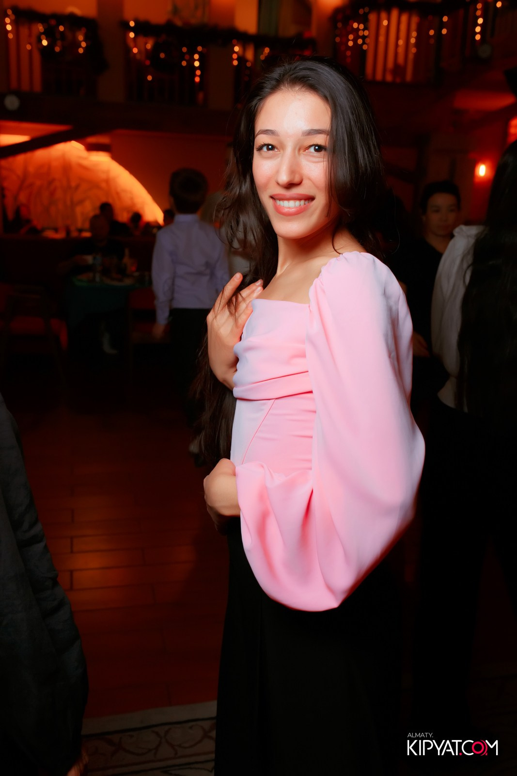 ГРУЗИНСКИЙ ДВОР НА КАБАНБАЙ БАТЫРА. КИПЯТКОМ АЛМАТЫ!