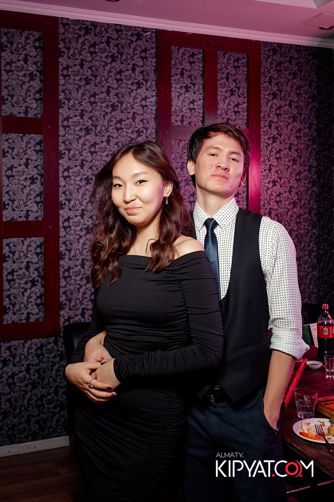 КАРАОКЕ-БАР РОЯЛЬ НА НУРМАКОВА. КИПЯТКОМ АЛМАТЫ!