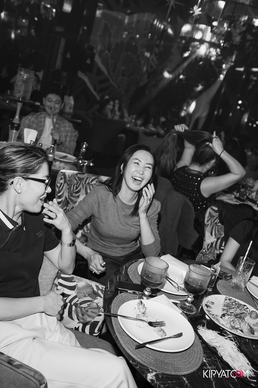 FRIENDS BAR & TERRACE. КИПЯТКОМ АЛМАТЫ! Фотосъемка мероприятий в Алматы