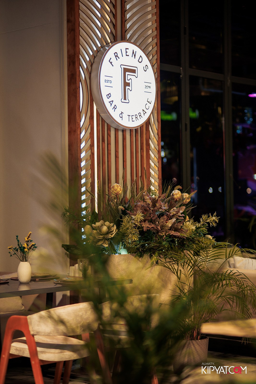 FRIENDS BAR & TERRACE. КИПЯТКОМ АЛМАТЫ!