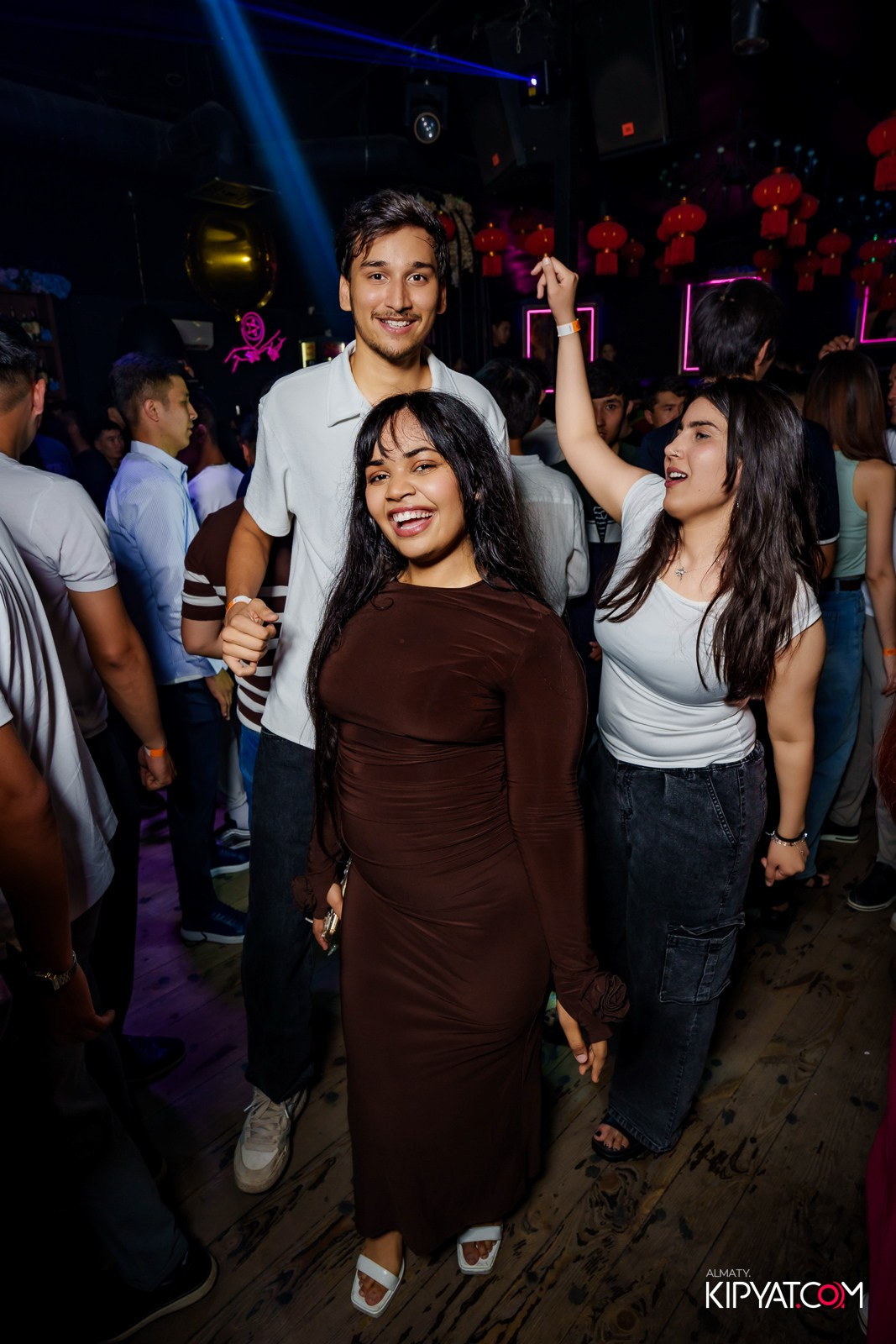 UYAT EMES BAR. КИПЯТКОМ АЛМАТЫ!