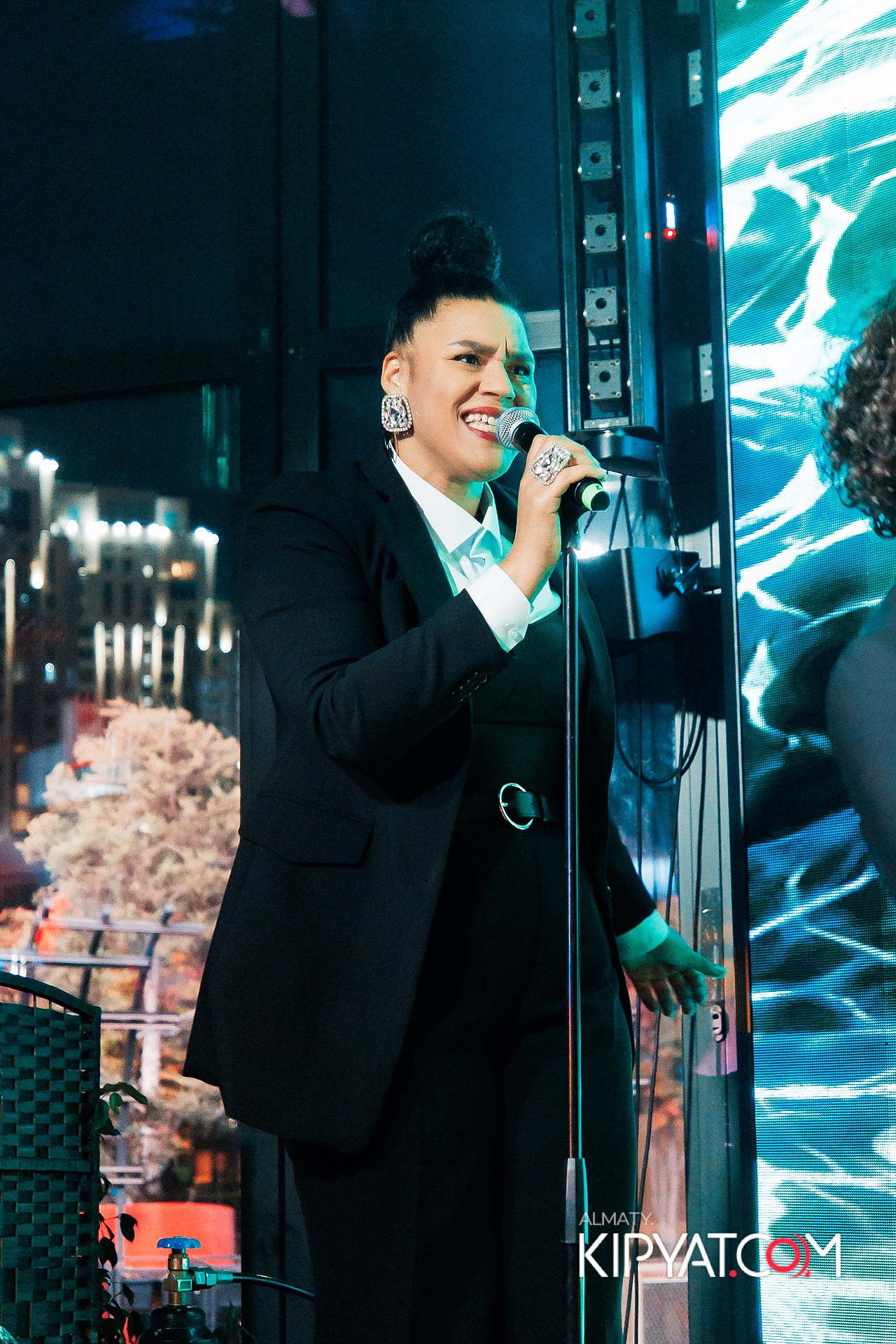 FRIENDS BAR & TERRACE. КИПЯТКОМ АЛМАТЫ!