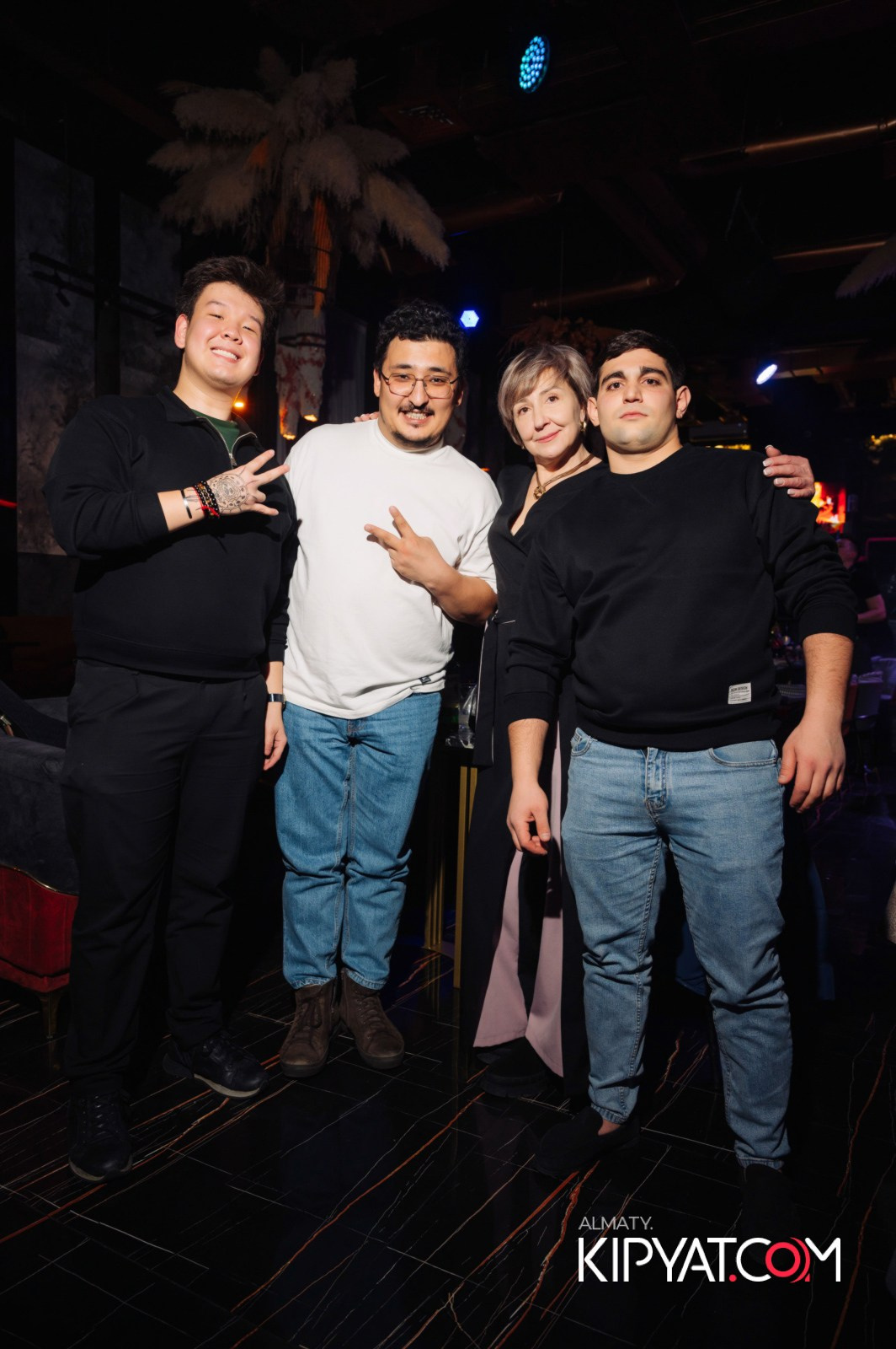 ПАНАЕХАЛИ БАР НА ТОЛЕ БИ. КИПЯТКОМ АЛМАТЫ!