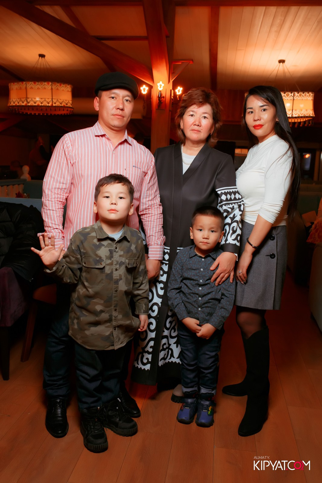 ГРУЗИНСКИЙ ДВОР НА КАБАНБАЙ БАТЫРА. КИПЯТКОМ АЛМАТЫ!