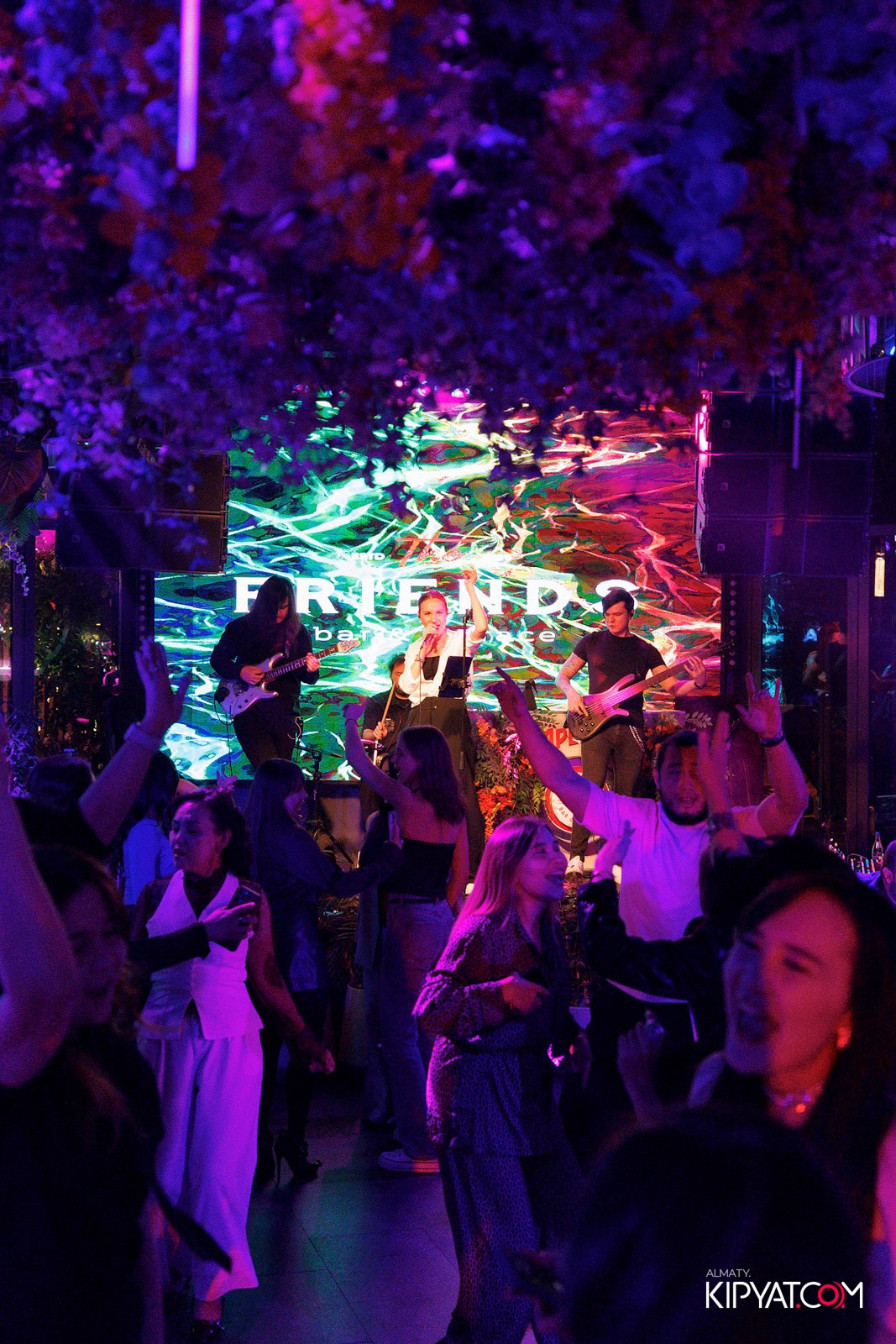 FRIENDS BAR & TERRACE. КИПЯТКОМ АЛМАТЫ! Фотосъемка мероприятий в Алматы