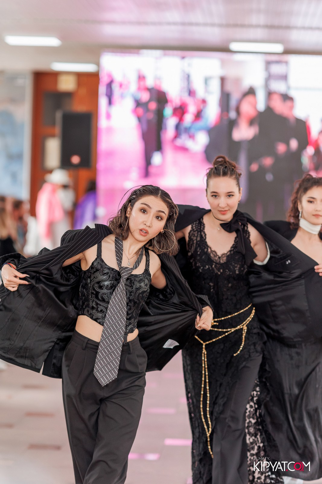 JUNIOR FASHION SHOW. КИПЯТКОМ АЛМАТЫ!