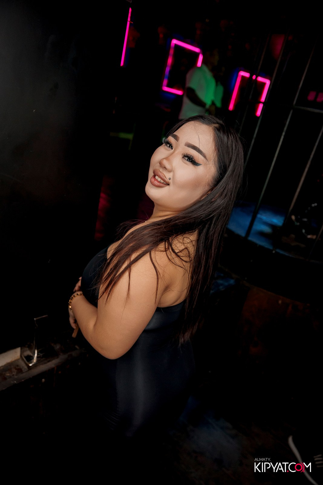 UYAT EMES BAR. КИПЯТКОМ АЛМАТЫ!