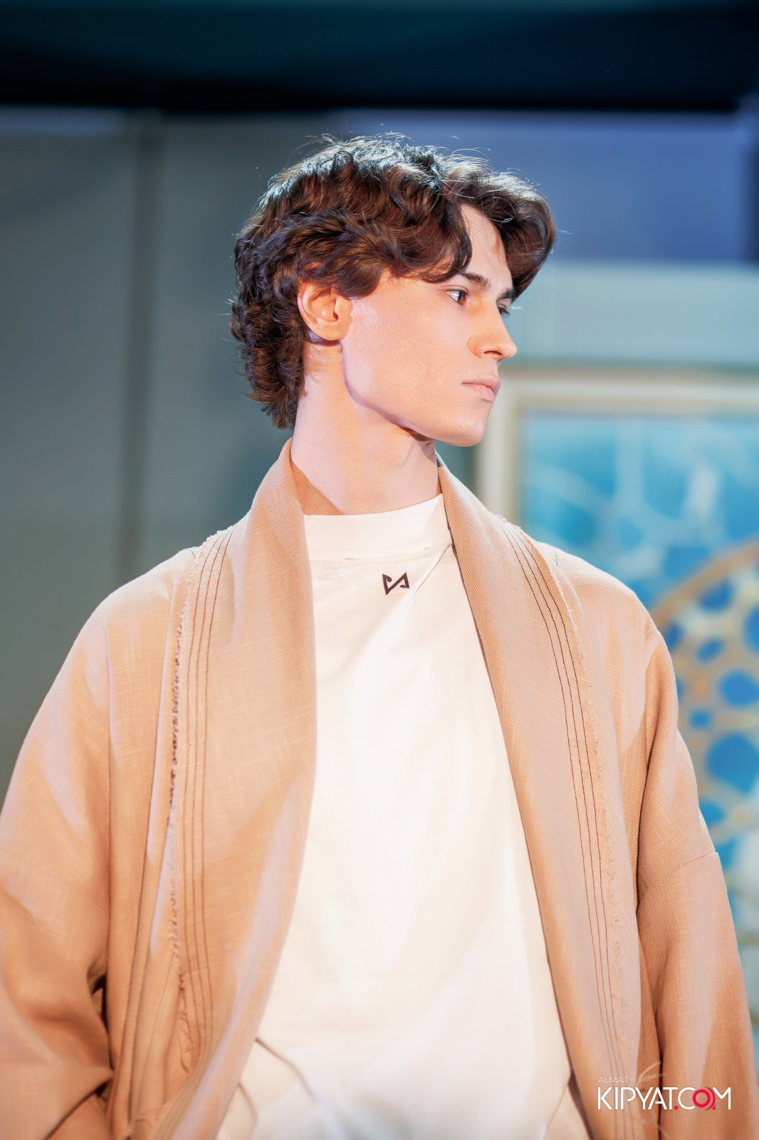 FASHION ПОКАЗ, КАЗАХСКОЙ НАЦИОНАЛЬНОЙ ОДЕЖДЫ. КИПЯТКОМ АЛМАТЫ!