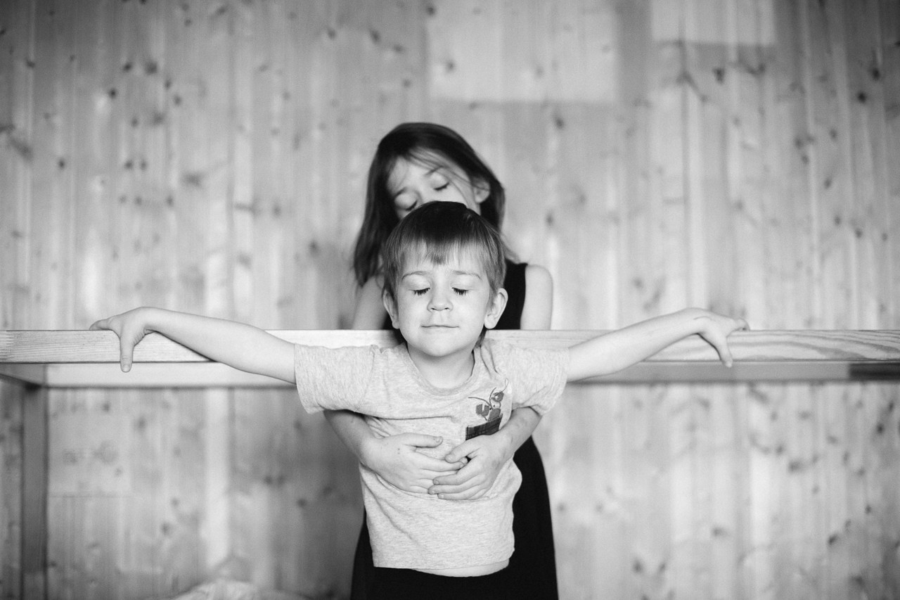 Брат и сестра. Фотограф Денис Денисов