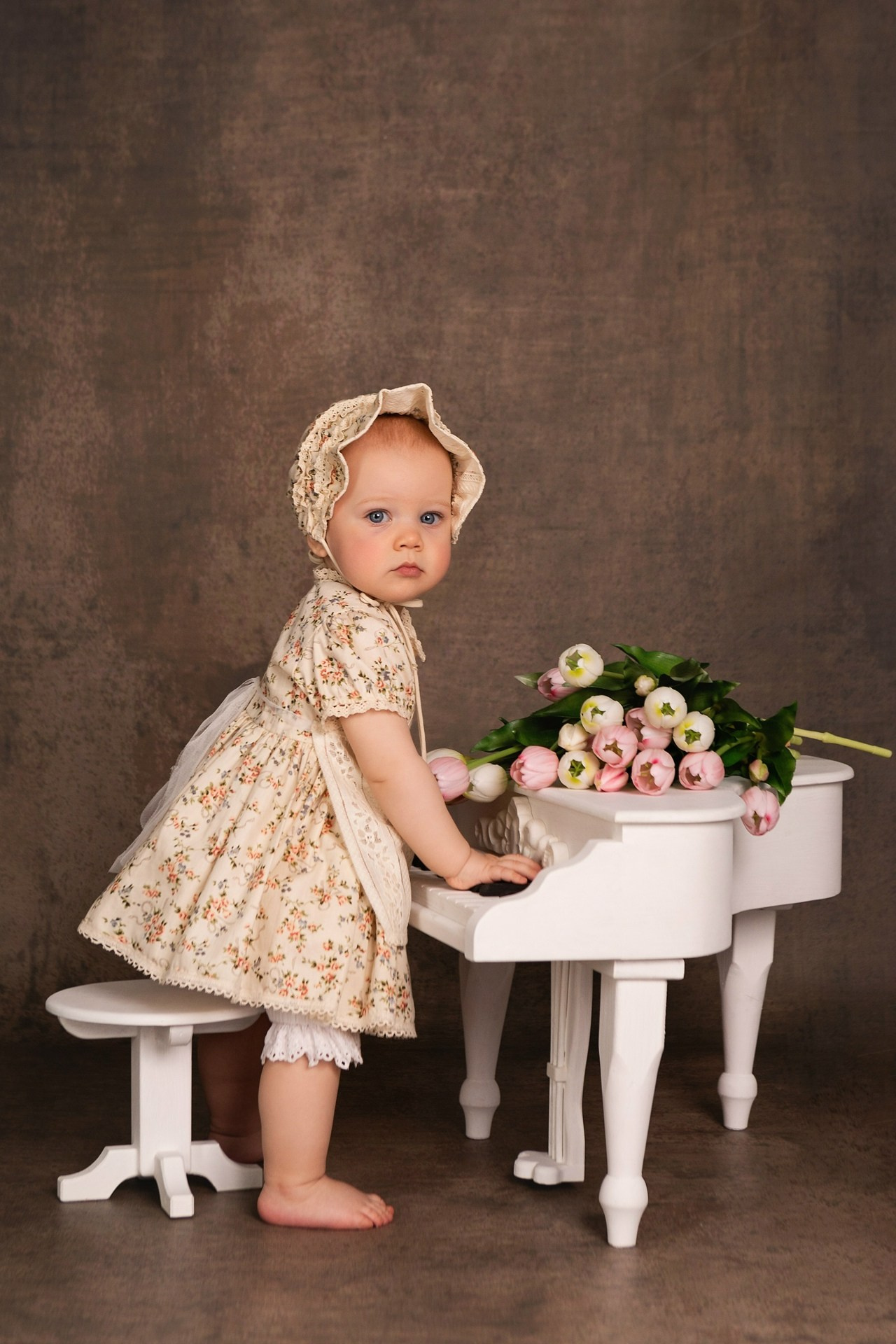 Фотозона с роялем. ФОТОГРАФ НА ГОДИК, БЕРЕМЕННОСТИ, НОВОРОЖДЕННЫХ, КРЕЩЕНИЯ МОСКВА