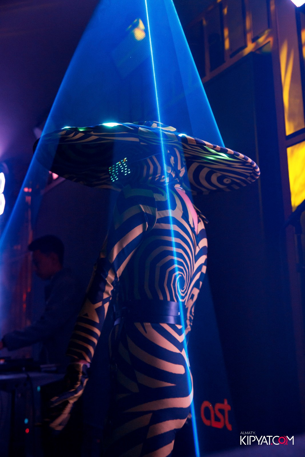 УХО И МЕДВЕДЬ НА КУРМАНГАЗЫ. КИПЯТКОМ АЛМАТЫ! Фотосъемка мероприятий в Алматы