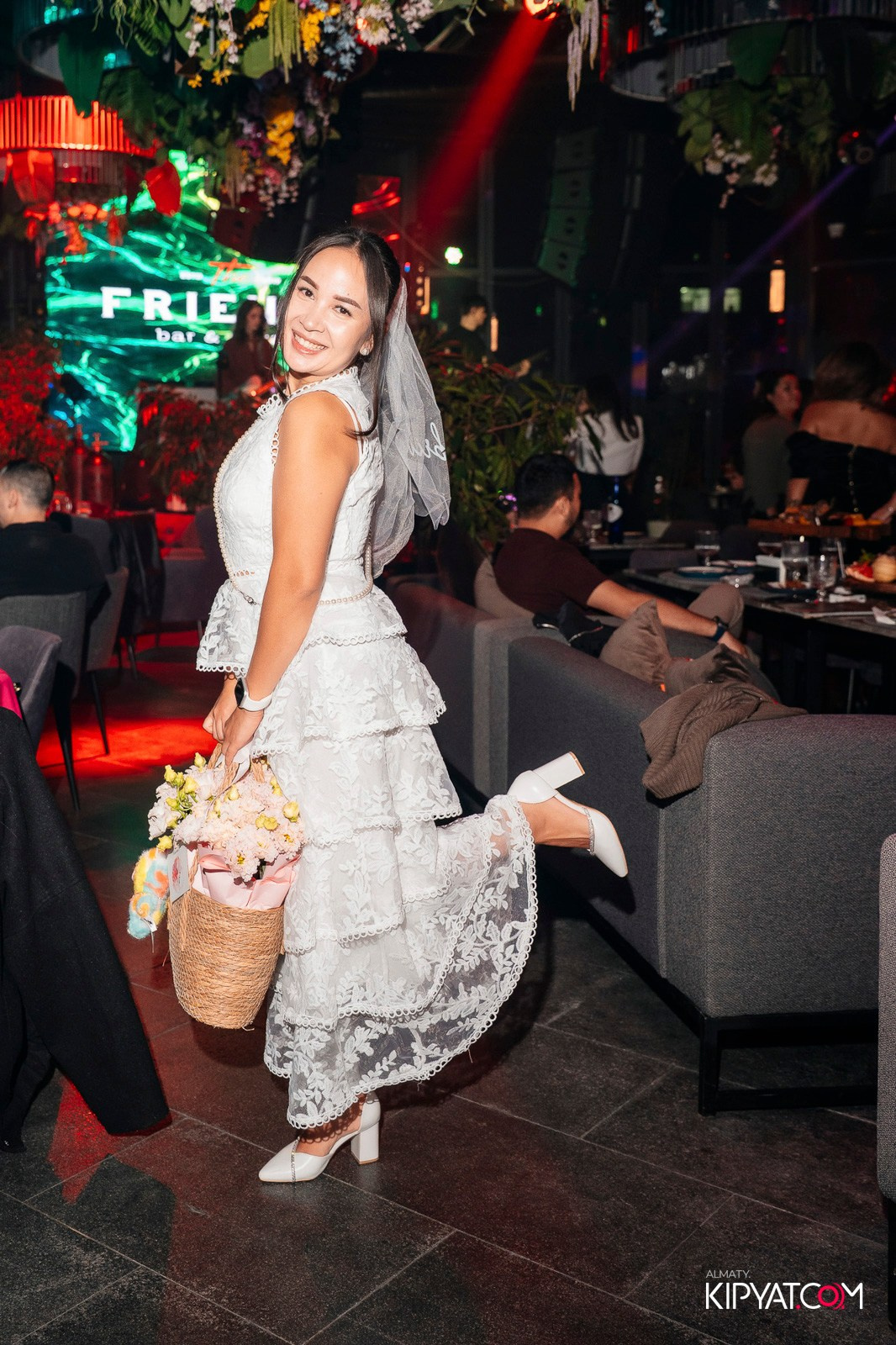 FRIENDS BAR & TERRACE. КИПЯТКОМ АЛМАТЫ!