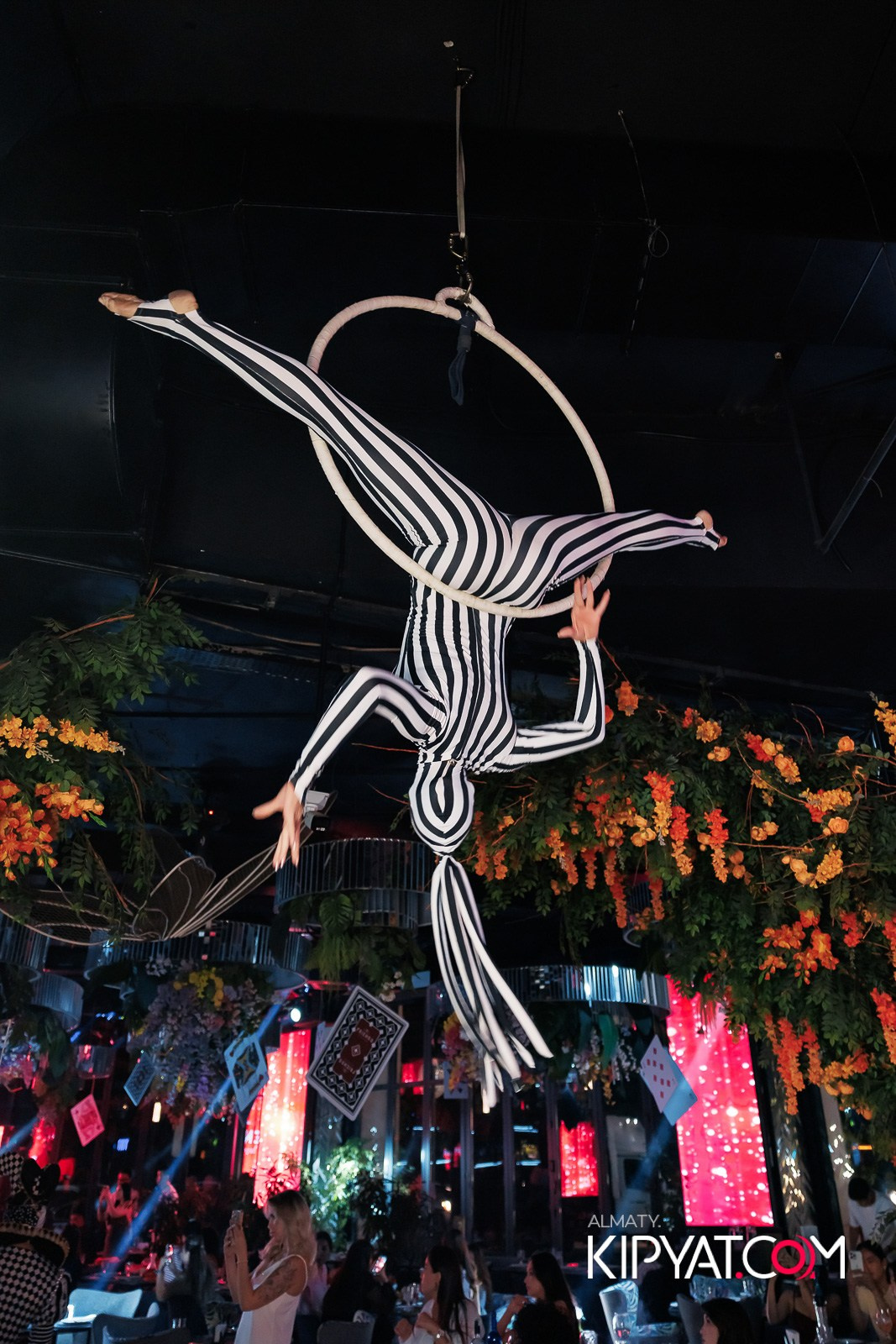 FRIENDS BAR & TERRACE. КИПЯТКОМ АЛМАТЫ!