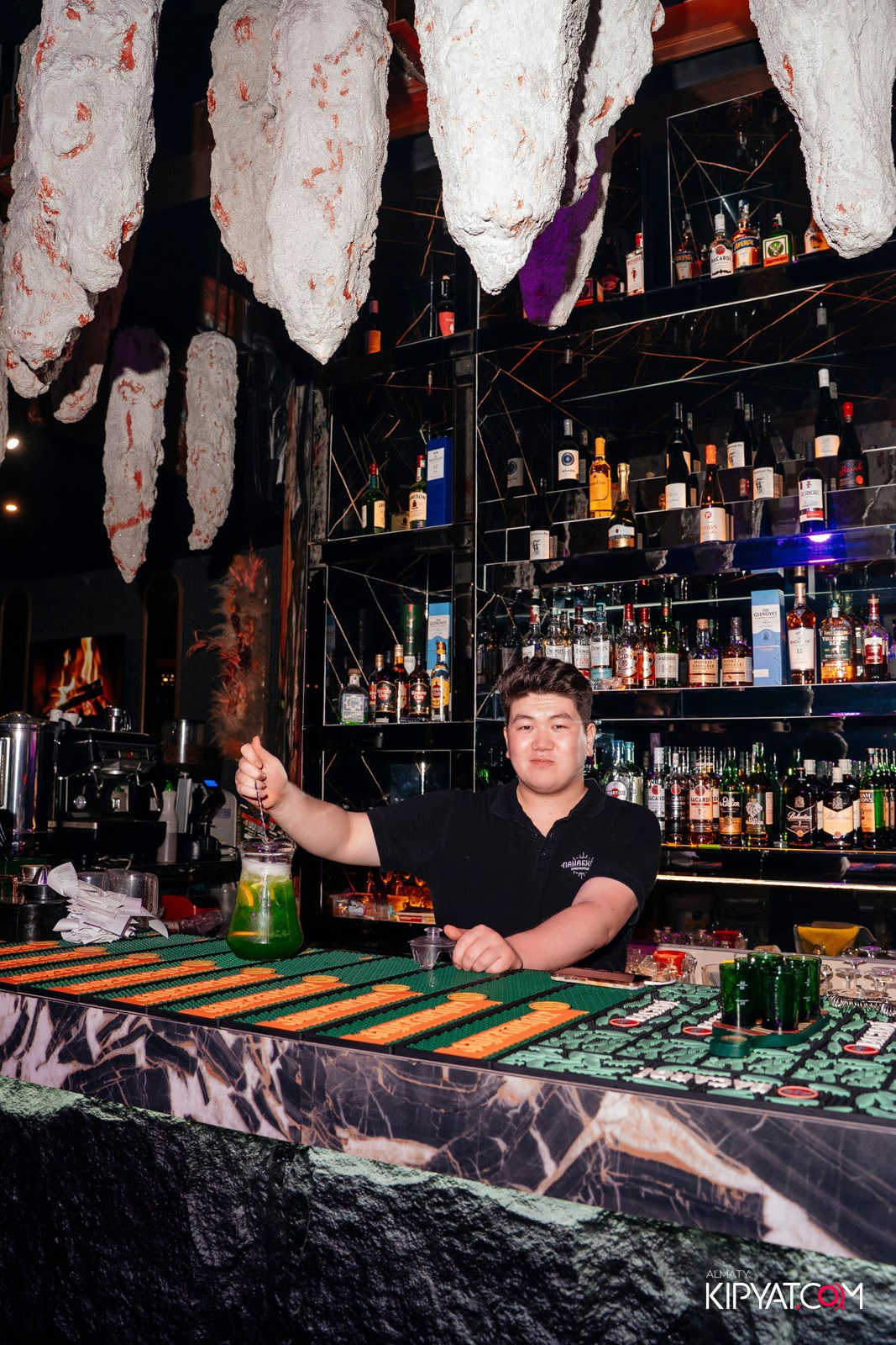 БАР ПАНАЕХАЛИ НА ТОЛЕ БИ. КИПЯТКОМ АЛМАТЫ!