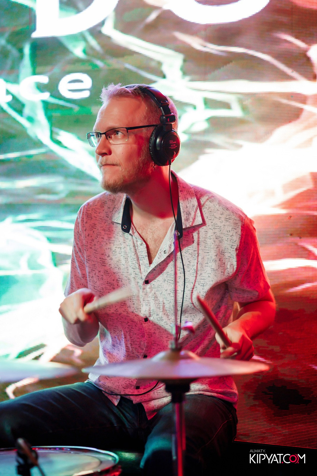 FRIENDS BAR & TERRACE. КИПЯТКОМ АЛМАТЫ!