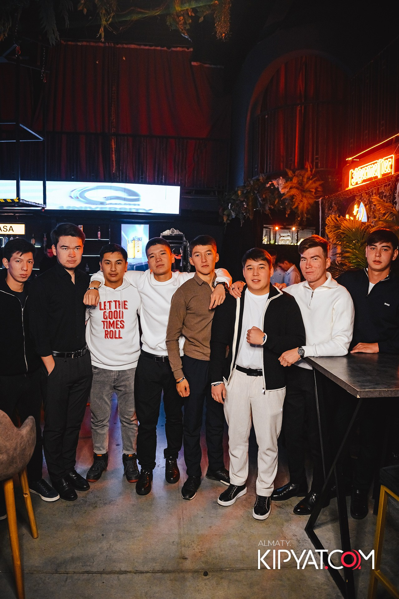 ПОСВЯЩЕНИЕ В СТУДЕНТЫ ''Q'' UNIVERSITY. КИПЯТКОМ АЛМАТЫ!