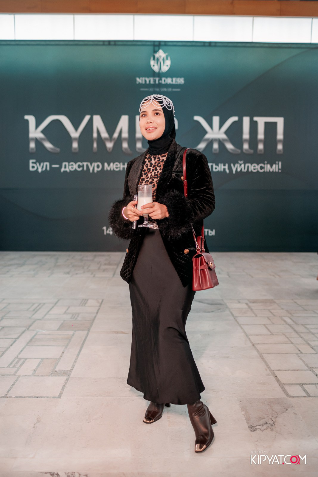 FASHION ПОКАЗ, КАЗАХСКОЙ НАЦИОНАЛЬНОЙ ОДЕЖДЫ. КИПЯТКОМ АЛМАТЫ!