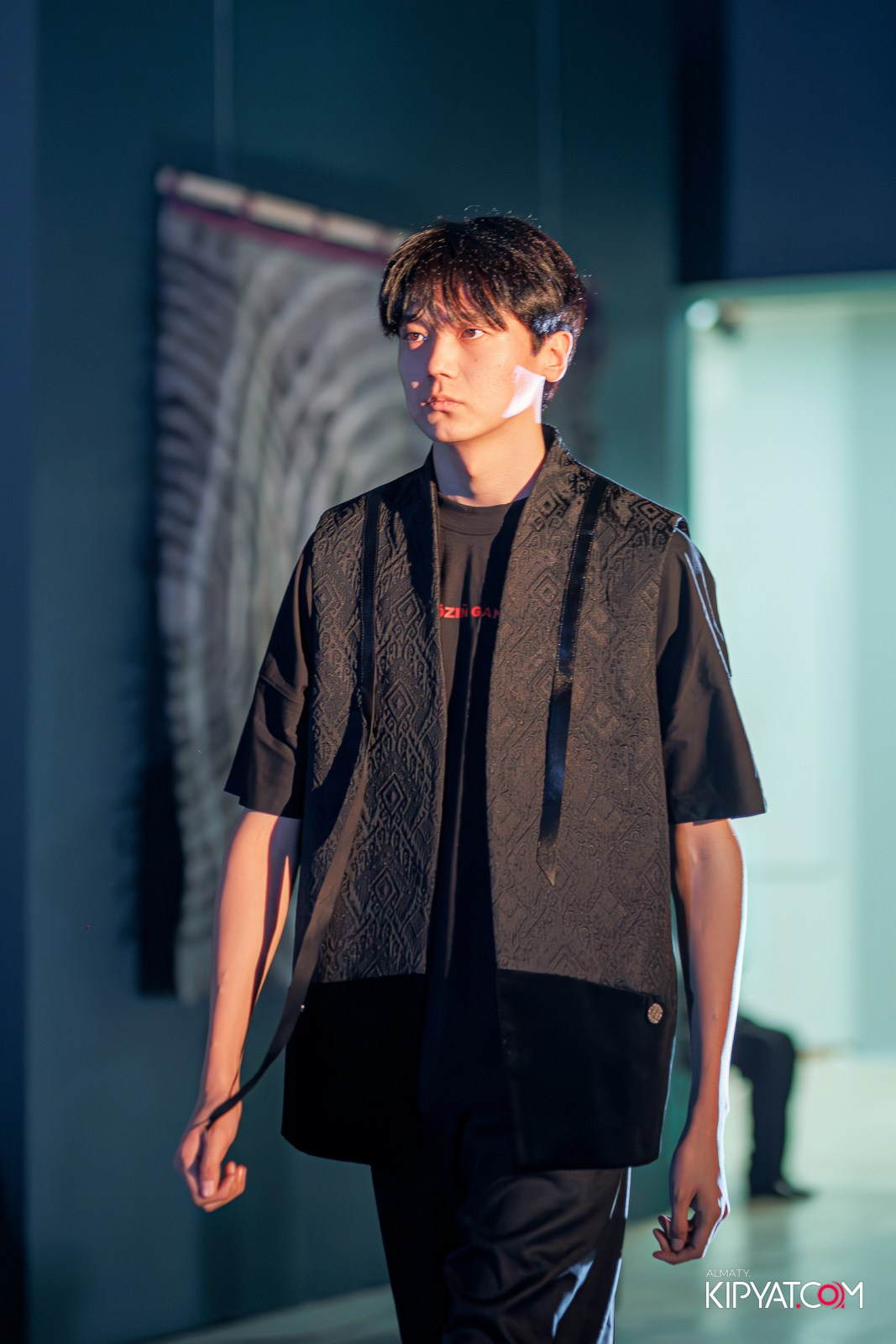 FASHION ПОКАЗ, КАЗАХСКОЙ НАЦИОНАЛЬНОЙ ОДЕЖДЫ. КИПЯТКОМ АЛМАТЫ!
