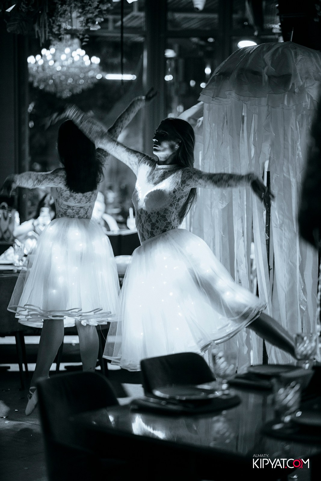 FRIENDS BAR & TERRACE. КИПЯТКОМ АЛМАТЫ!