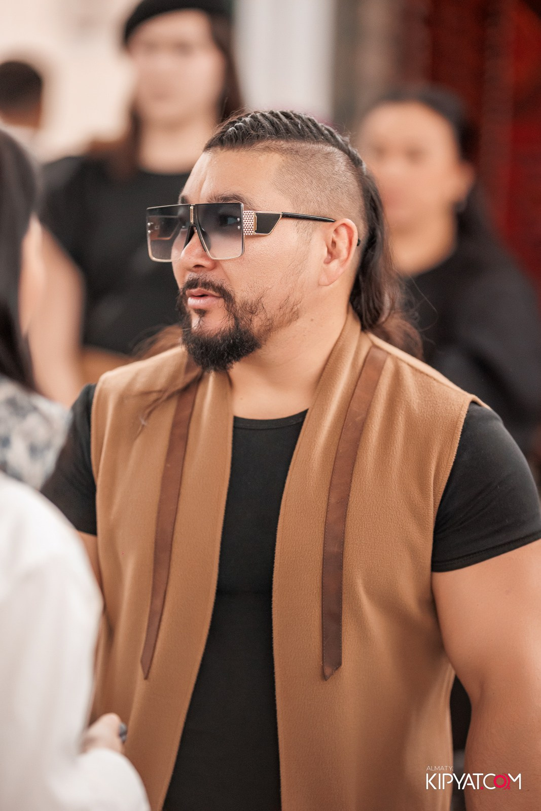 FASHION ПОКАЗ, КАЗАХСКОЙ НАЦИОНАЛЬНОЙ ОДЕЖДЫ. КИПЯТКОМ АЛМАТЫ!