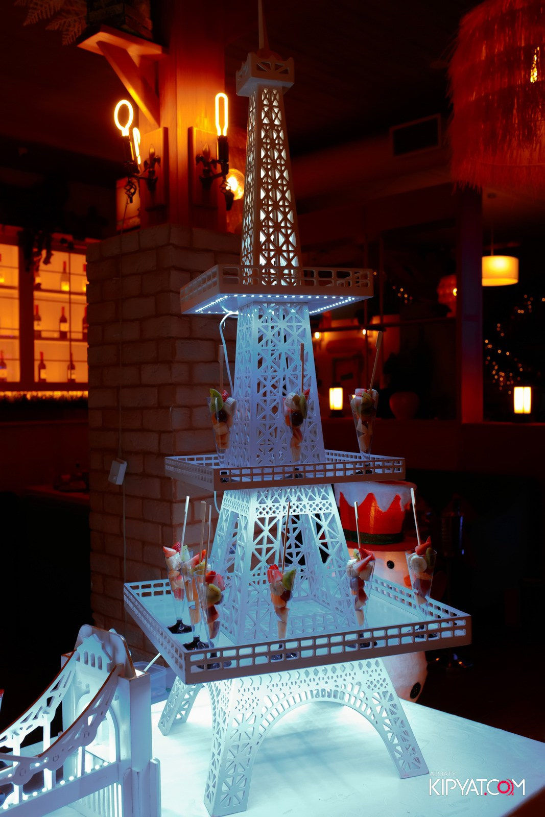 ГРУЗИНСКИЙ ДВОР НА КАБАНБАЙ БАТЫРА. КИПЯТКОМ АЛМАТЫ!