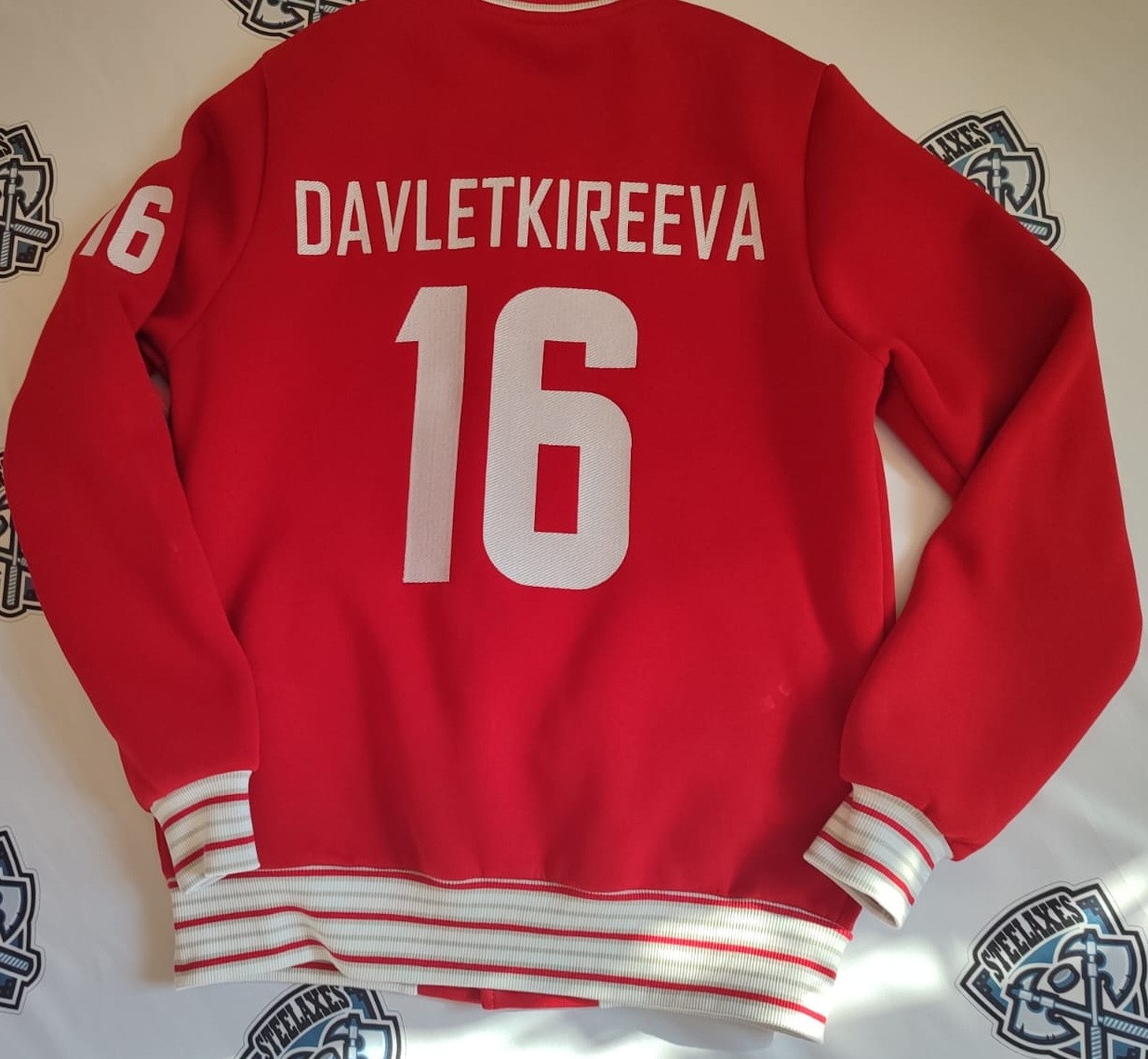 Спорт, одежда, спортивная одежда, бомбер, красная машина, команда