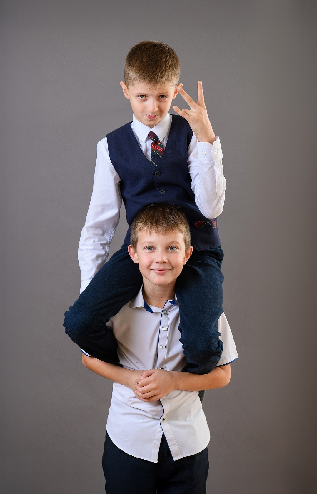 Школьная фотосъемка для выпускного альбома 4 класса. Выпускные альбомы Искитим Бердск Новосибирск