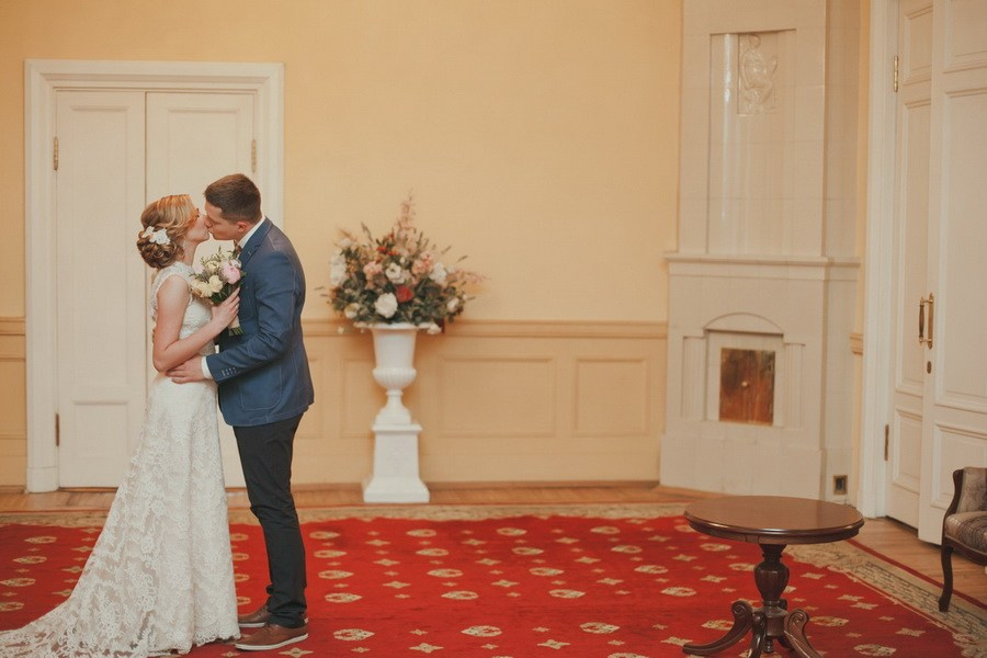 Свадебная прогулка по Санкт-Петербургу. Фотограф крещение венчание в Петербурге! Помогает подобрать храм и посоветовал душевного батюшку в СПб