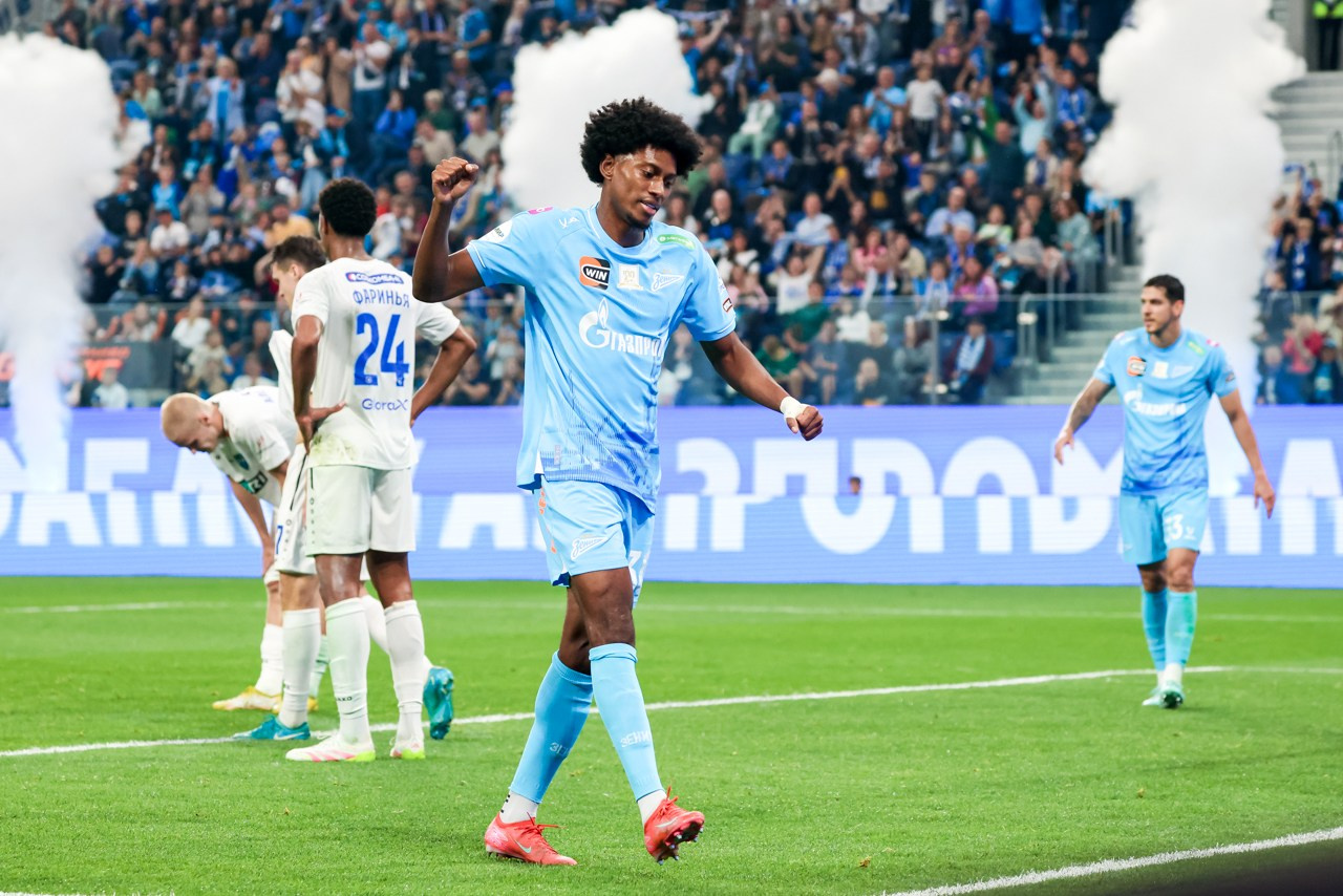 Матч 7-го тура МИР Российской Премьер-Лиги ФК Зенит- ФК Пари (Нижний Новгород). Спортивный кадр- сообщество спортивных фотографов РФ