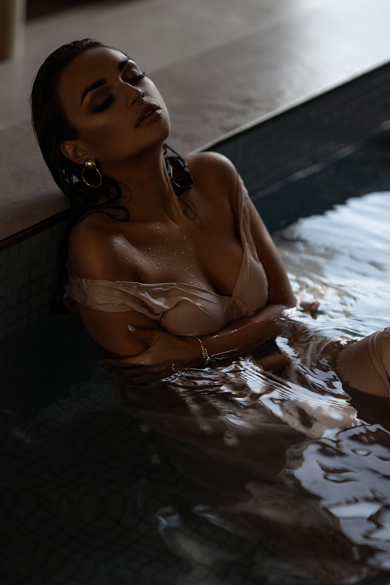 Женский портрет. Фотограф беременности женского портрета love story низкий ключ