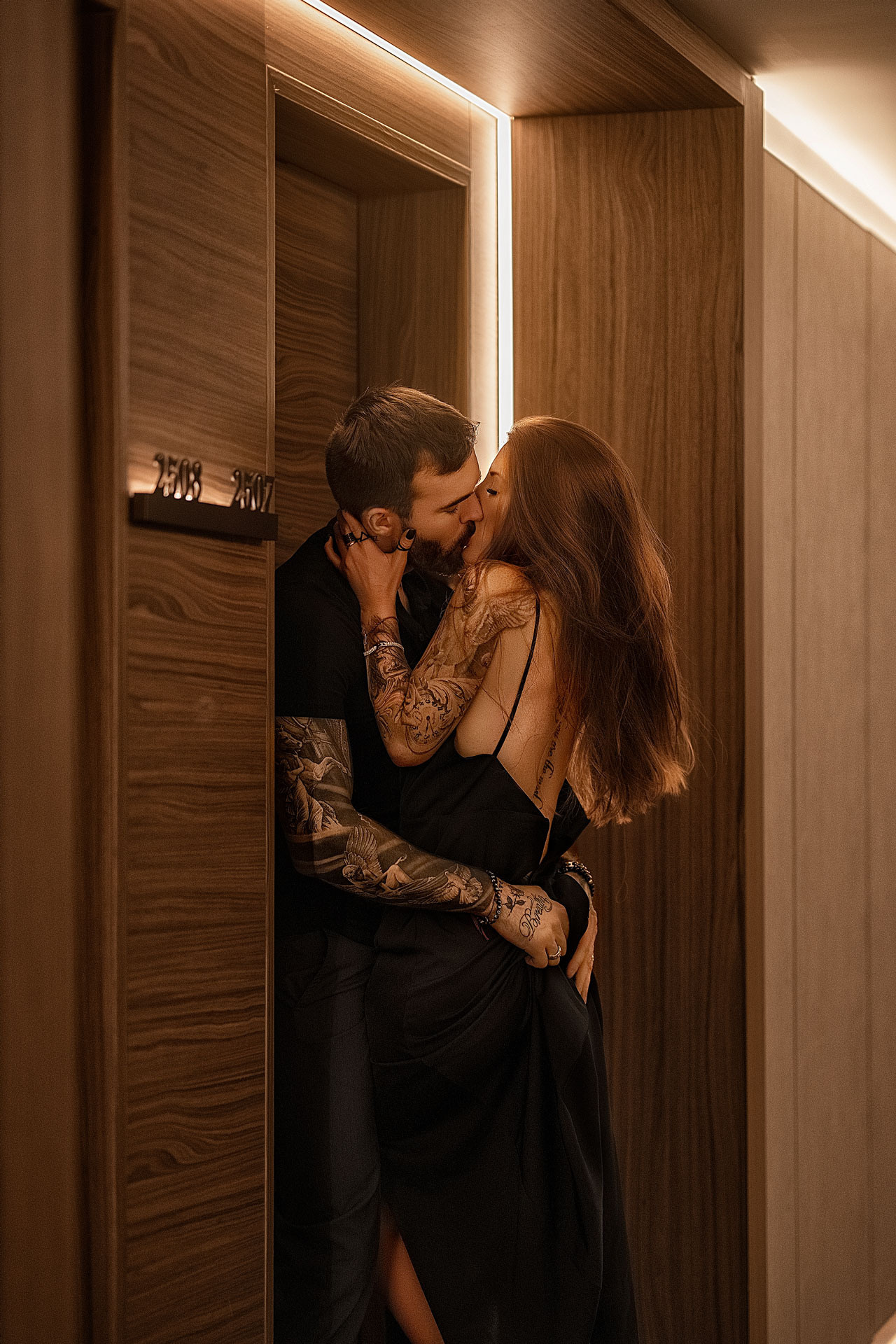 Love story. Фотограф беременности женского портрета love story низкий ключ