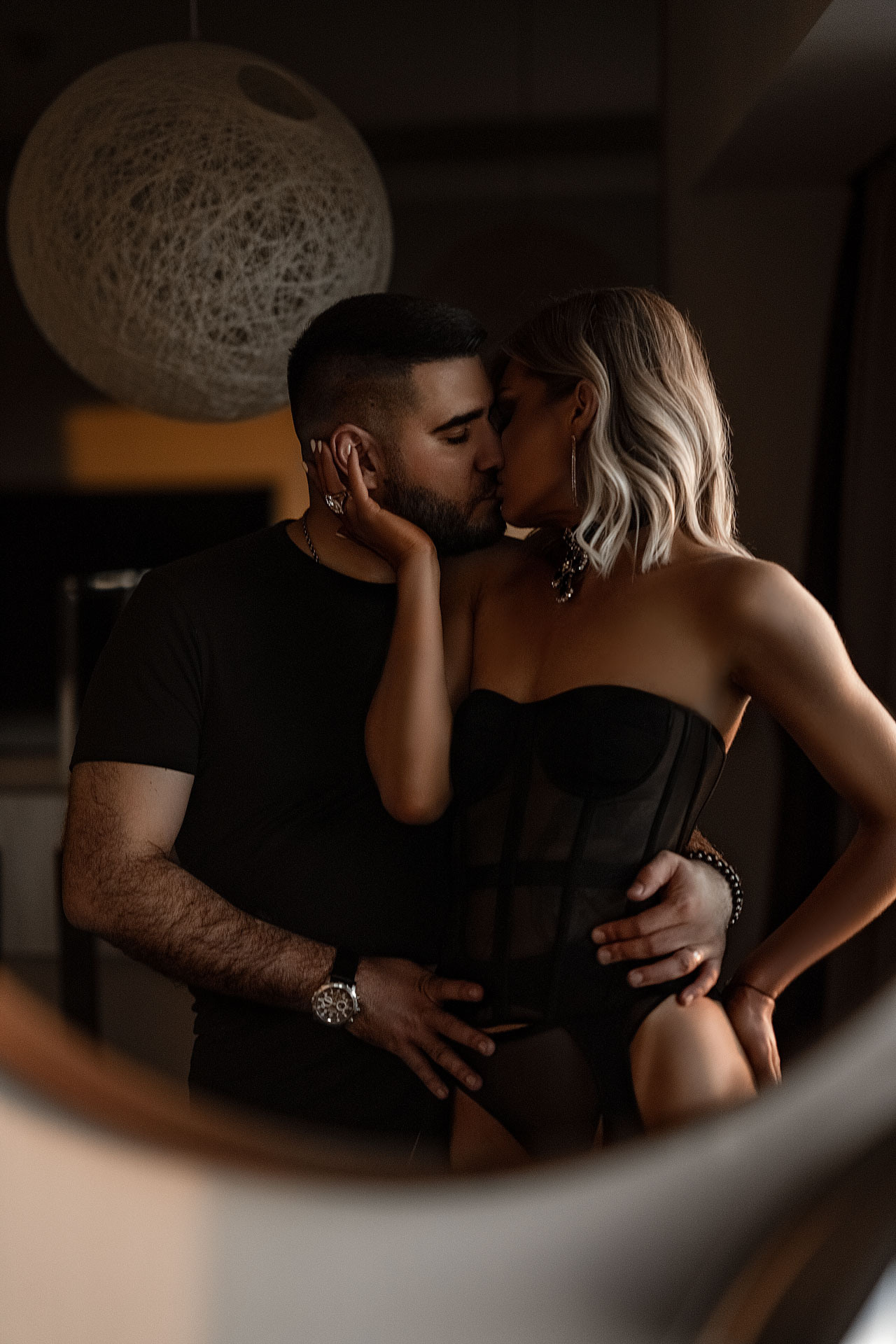 Love story. Фотограф беременности женского портрета love story низкий ключ