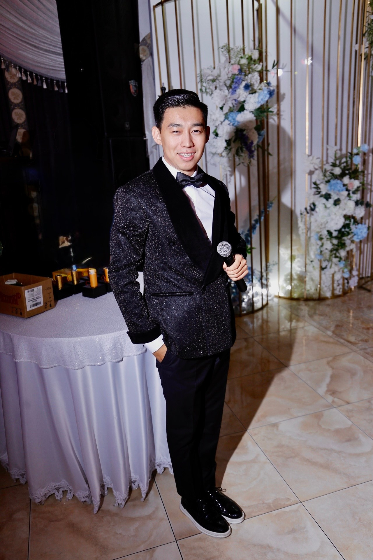 ФОТОГАЛЕРЕЯ. Ведущий Шоумен Алмас Каллемов