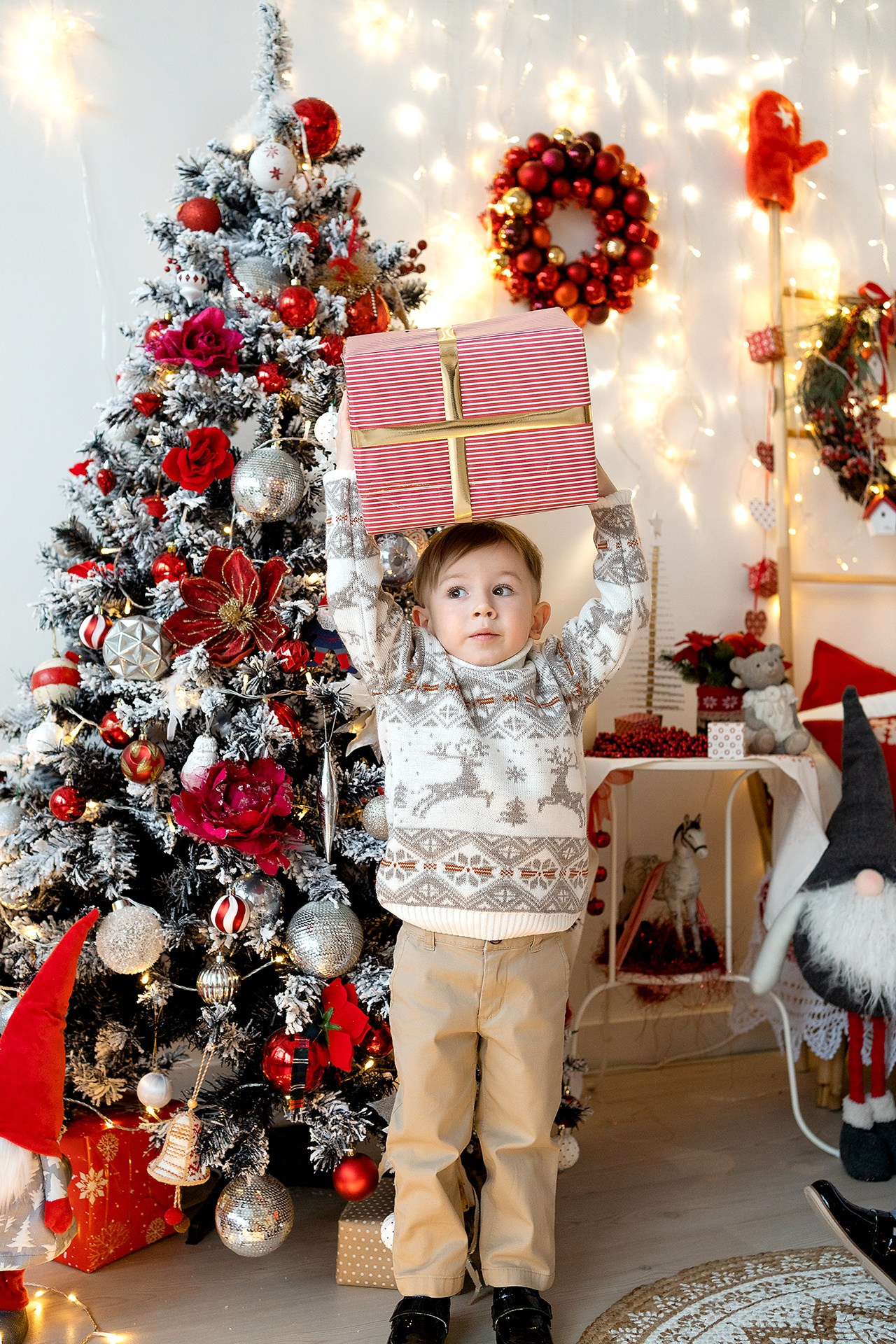Новогодняя семейная фотосессия в студии Cocoon. Семейный и детский фотограф в Москве Екатерина Офицерова