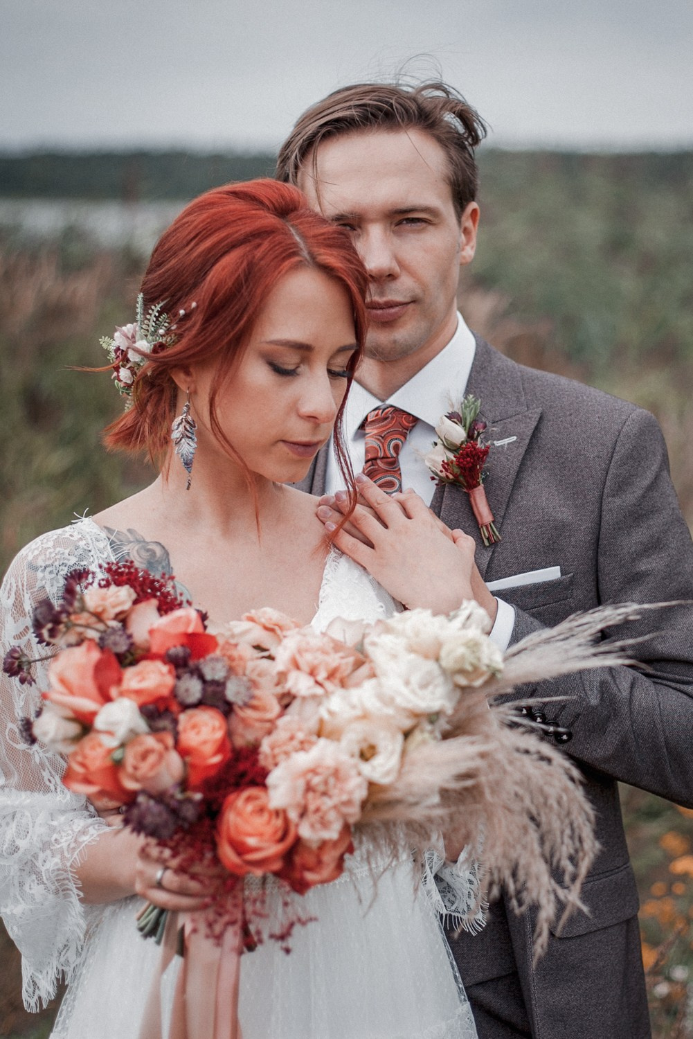 свадебное платье в спб, найти свадебный салон, букет для невесты, хороший ведущий на свадьбу, костюм для жениха, платье для невесты,  подшить свадебное платье, ателье свадебное, фотограф на свадьбу, выпуск, праздник, венчание