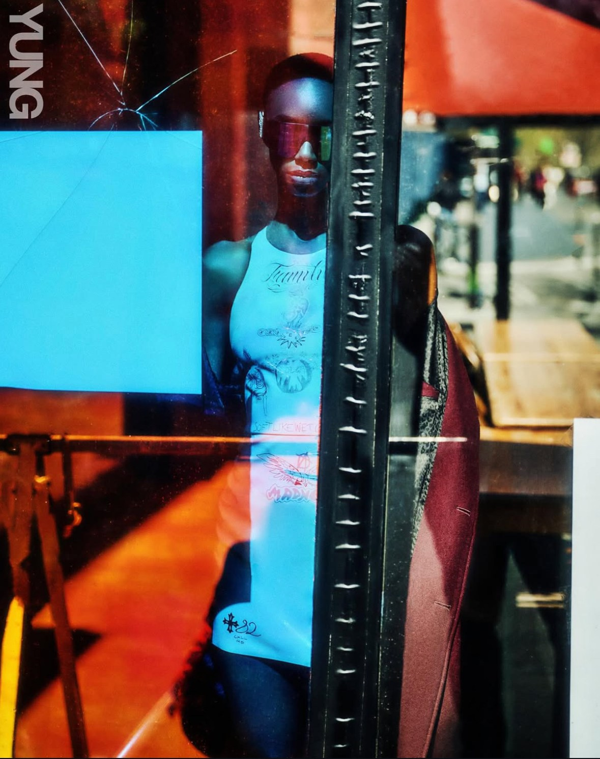 The YUNG magazine. Retoucher