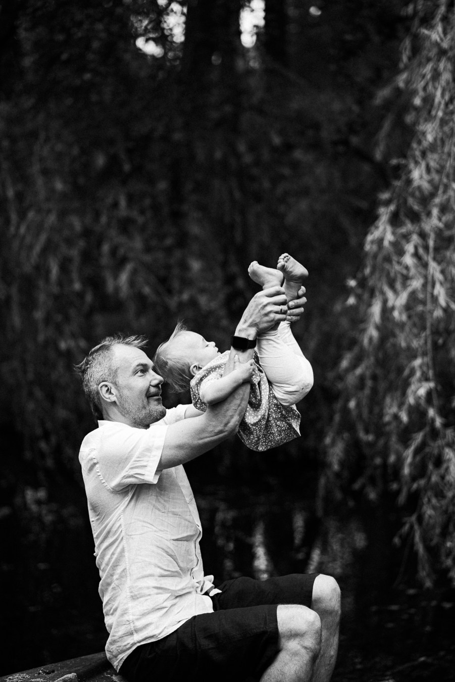 Коля, Ксюша, Саша, Андрей, Кира и бабушки | на даче