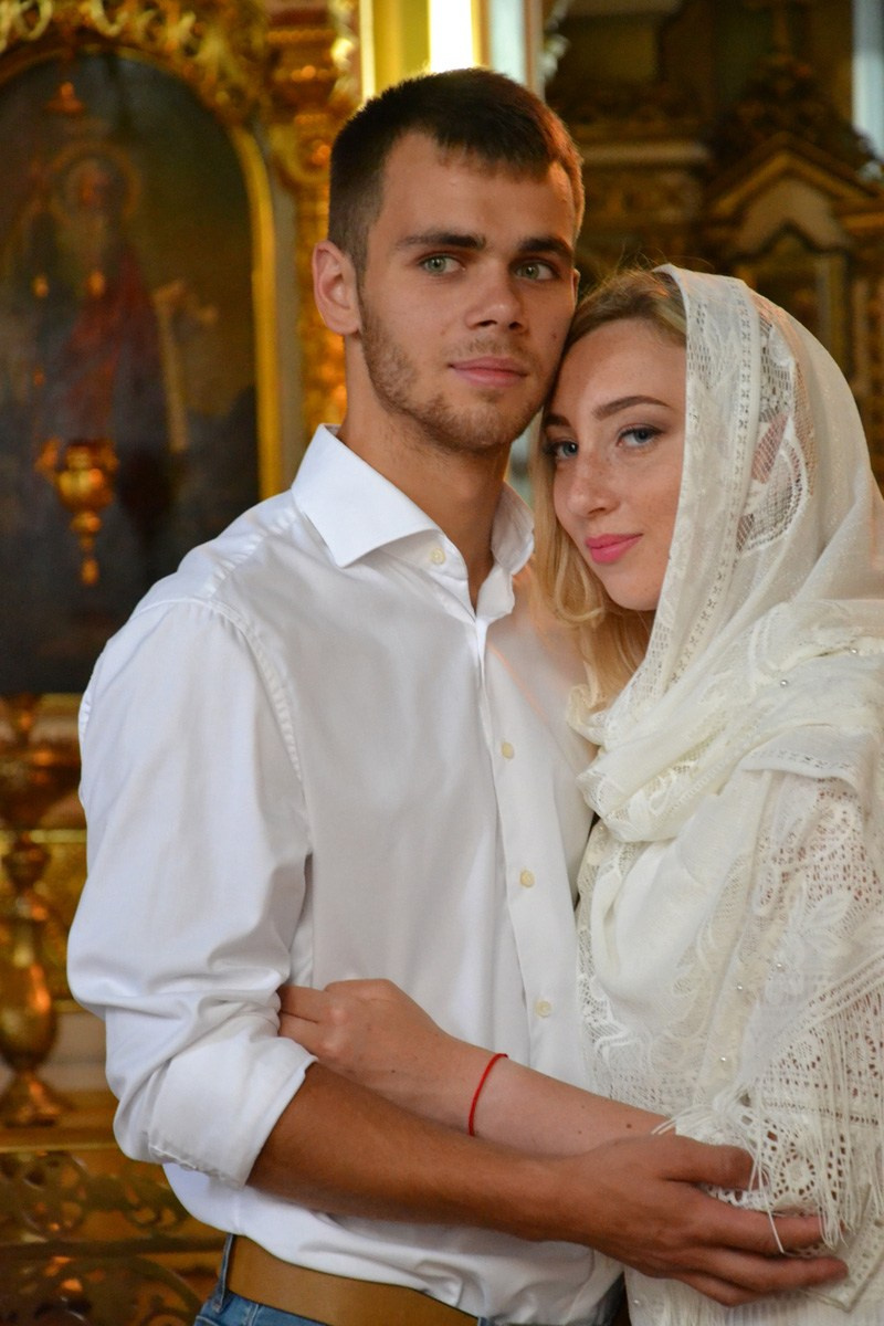 Посещение церкви. Благословение. Fotounata.ru