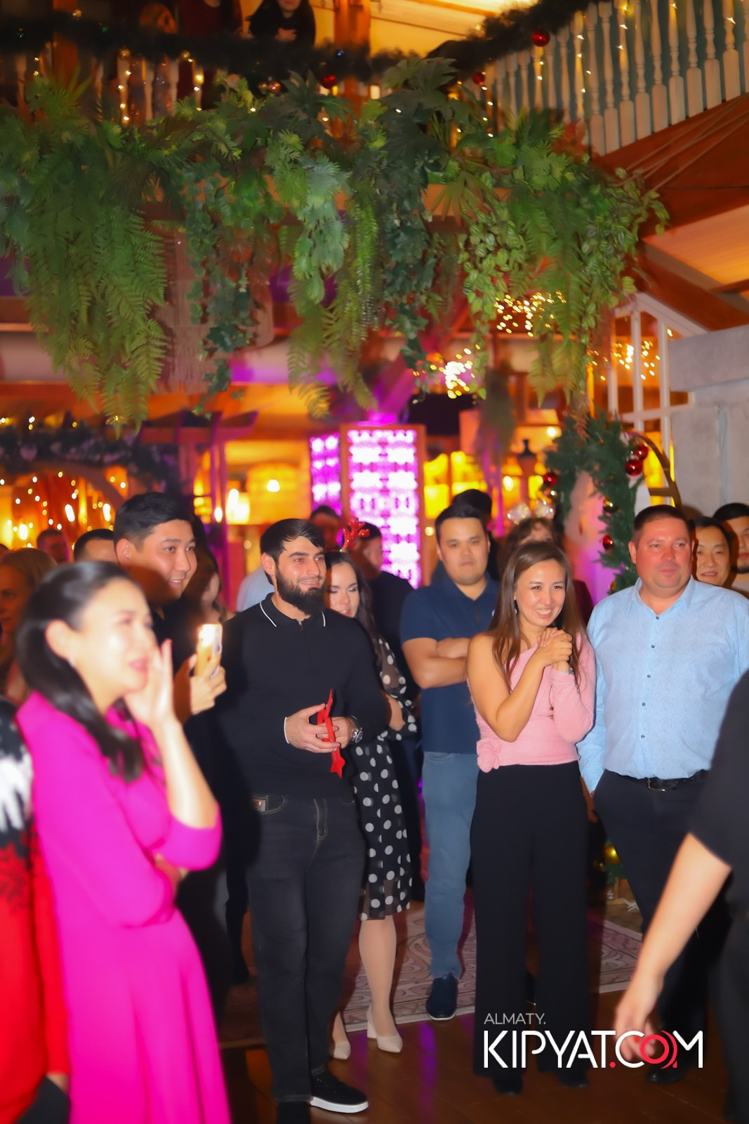 ГРУЗИНСКИЙ ДВОР НА КАБАНБАЙ БАТЫРА. КИПЯТКОМ АЛМАТЫ!