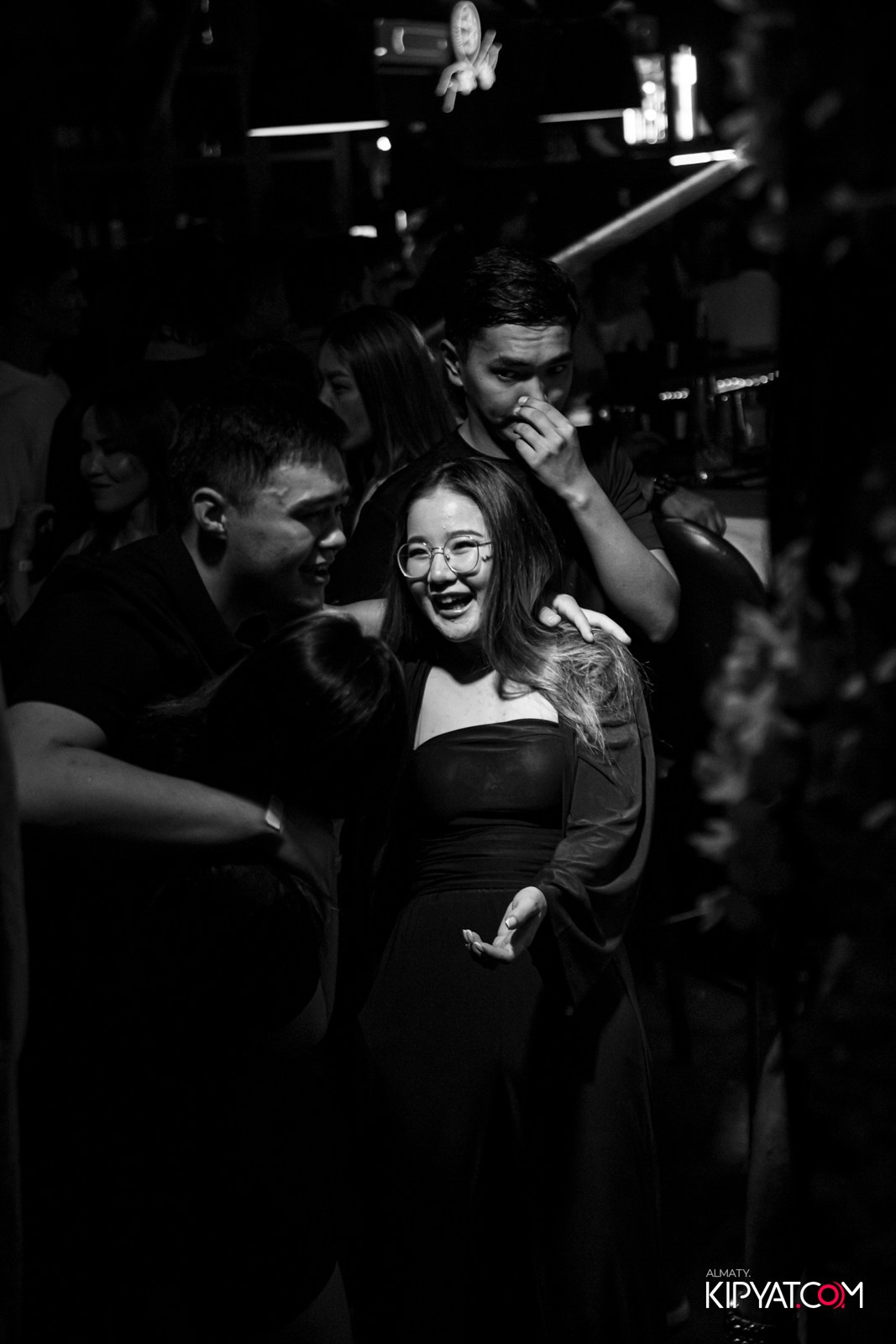 UYAT EMES BAR. КИПЯТКОМ АЛМАТЫ!