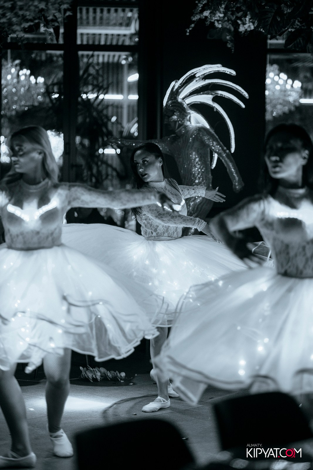 FRIENDS BAR & TERRACE. КИПЯТКОМ АЛМАТЫ!