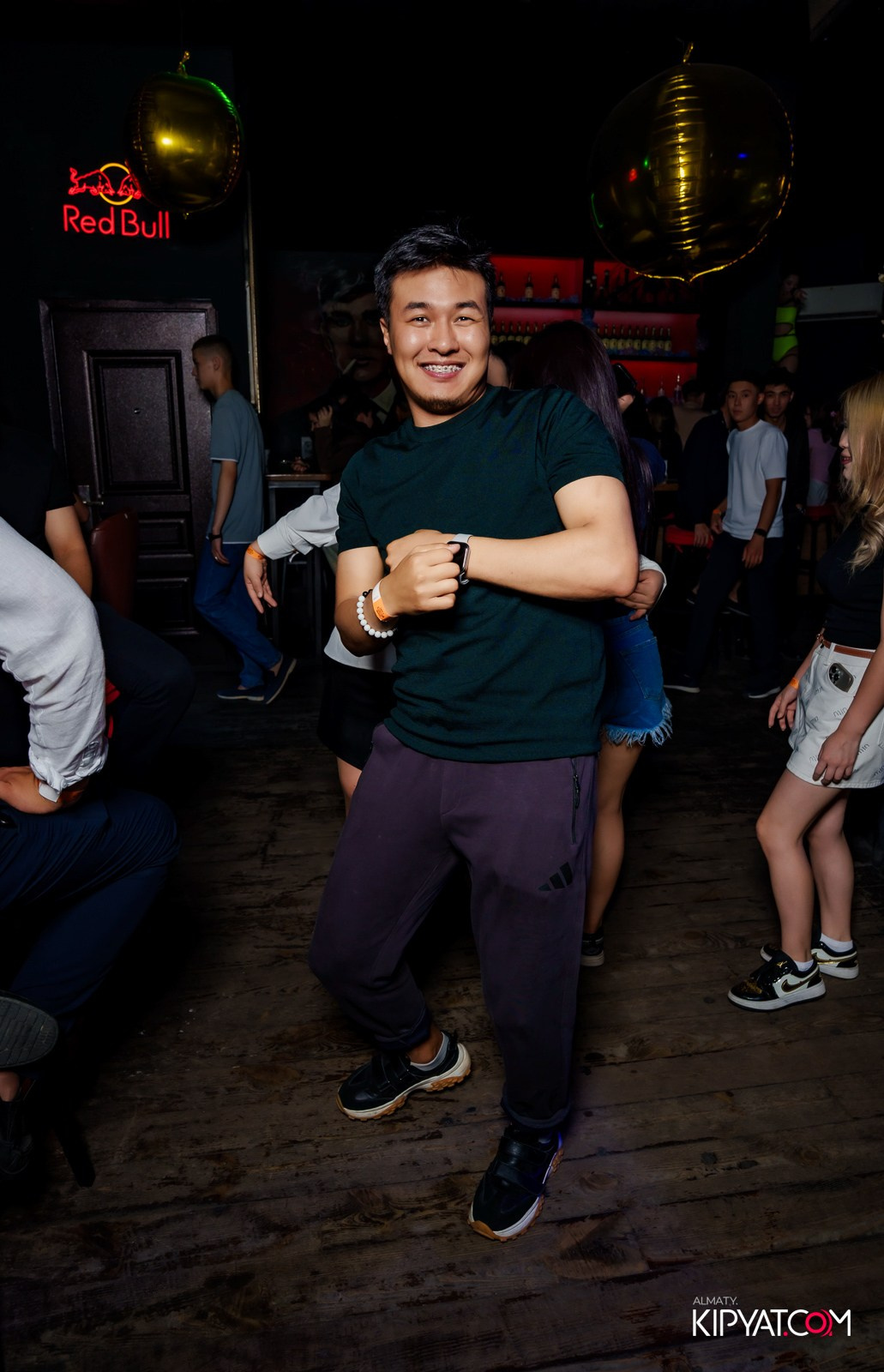 UYAT EMES BAR. КИПЯТКОМ АЛМАТЫ!