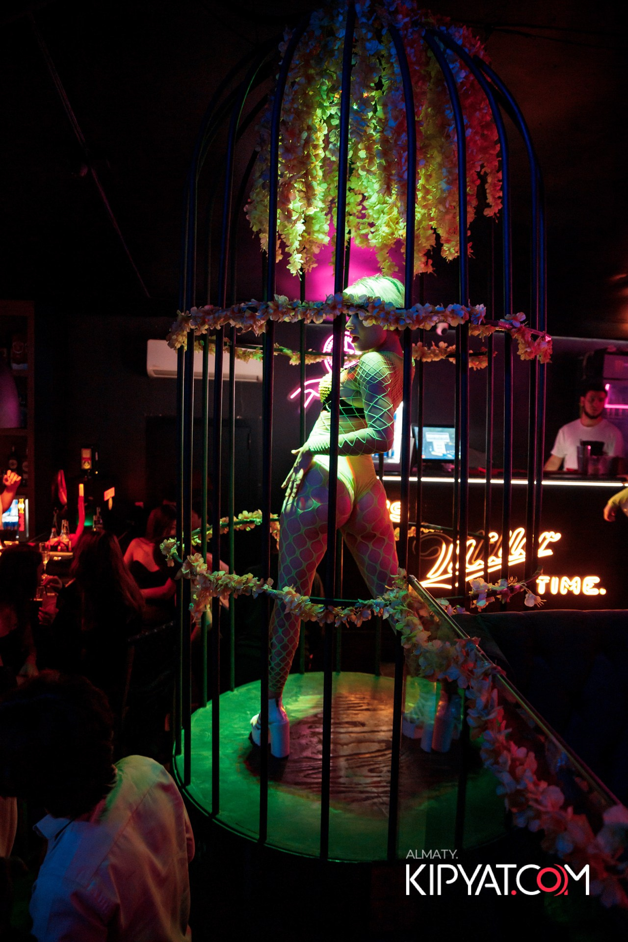 UYAT EMES BAR. КИПЯТКОМ АЛМАТЫ!