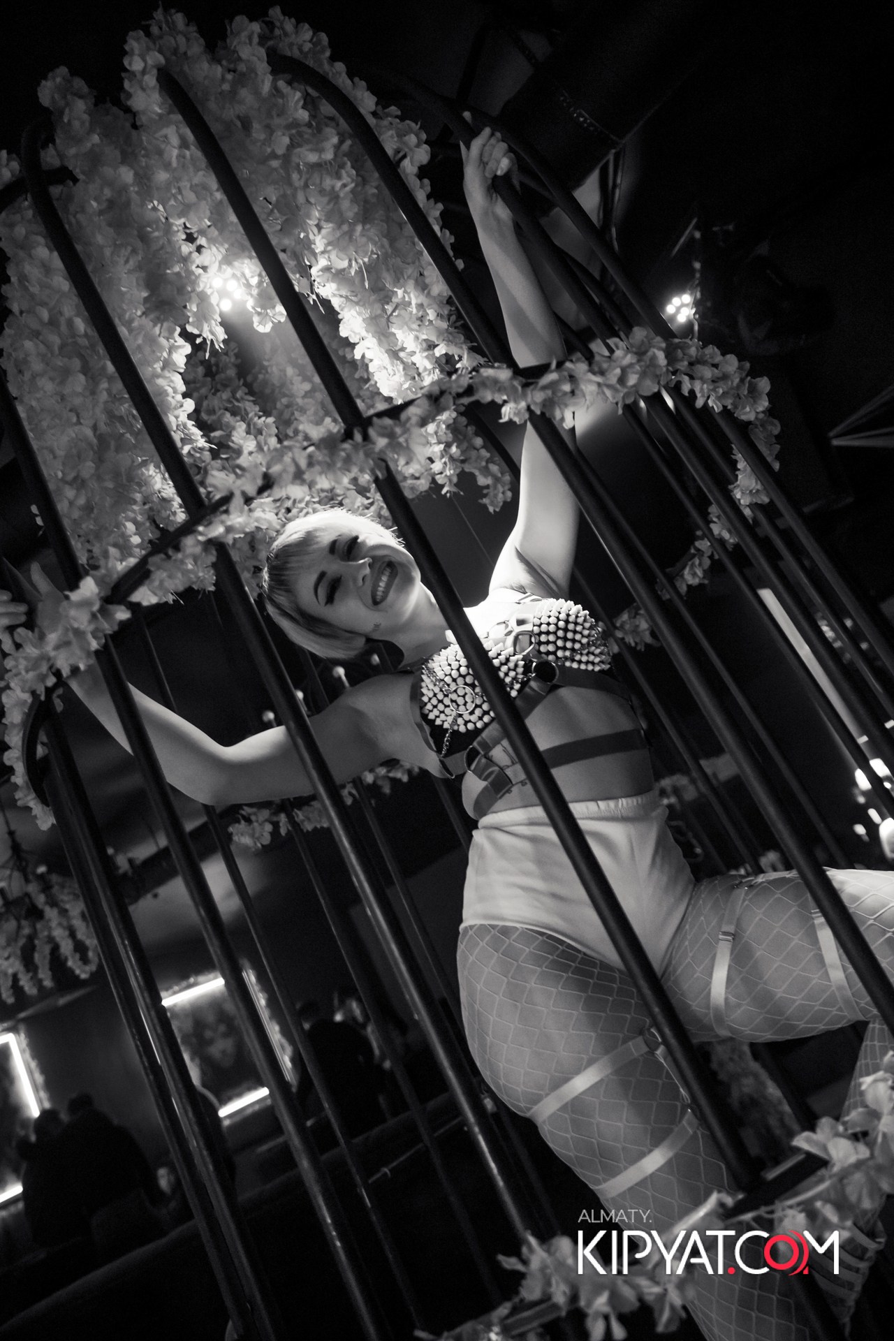 UYAT EMES BAR. КИПЯТКОМ АЛМАТЫ!