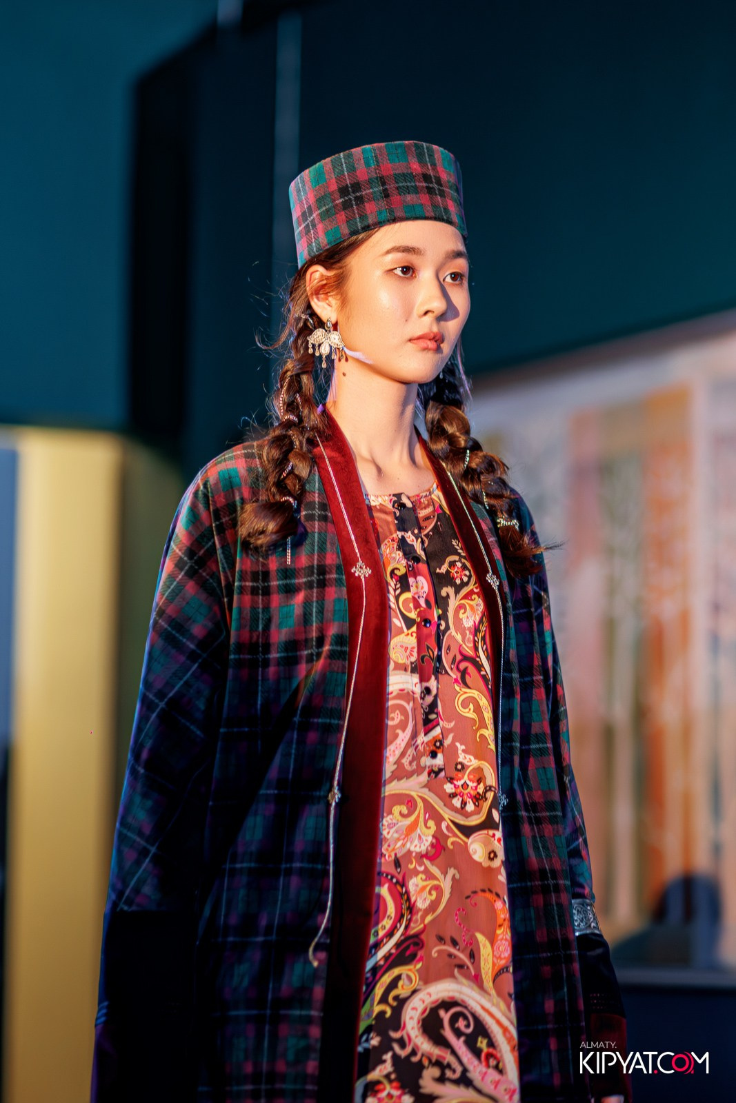 FASHION ПОКАЗ, КАЗАХСКОЙ НАЦИОНАЛЬНОЙ ОДЕЖДЫ. КИПЯТКОМ АЛМАТЫ!