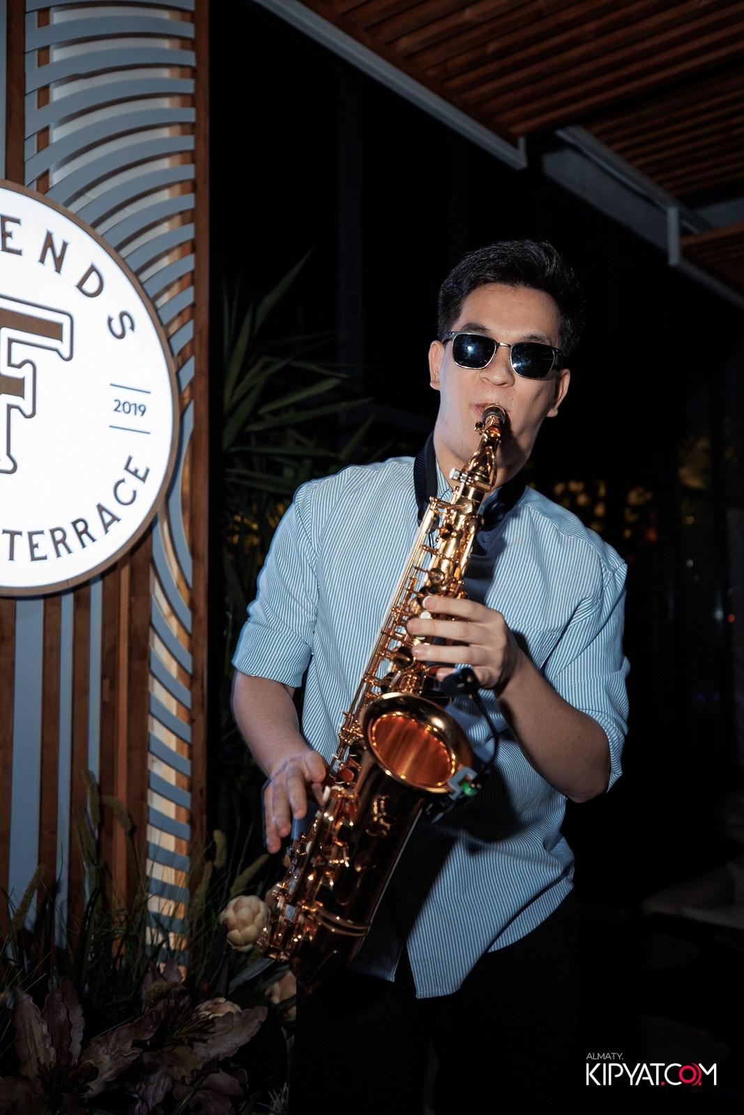 FRIENDS BAR & TERRACE. КИПЯТКОМ АЛМАТЫ!