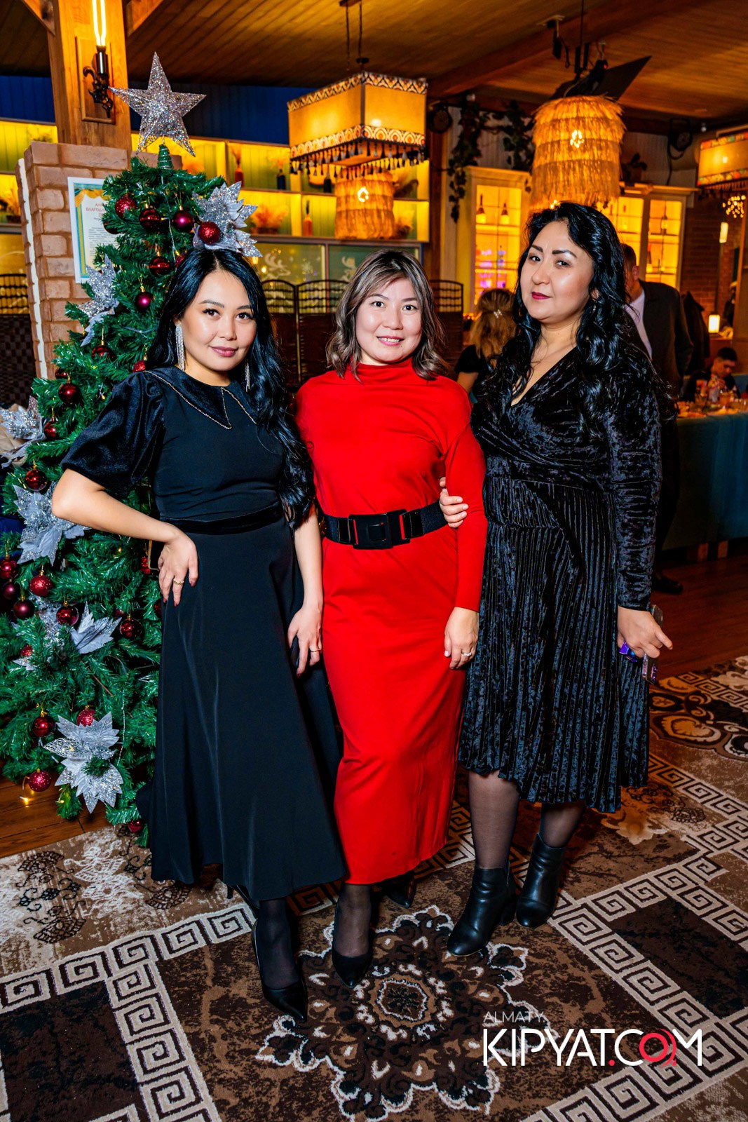 ГРУЗИНСКИЙ ДВОР НА КАБАНБАЙ БАТЫРА. КИПЯТКОМ АЛМАТЫ!