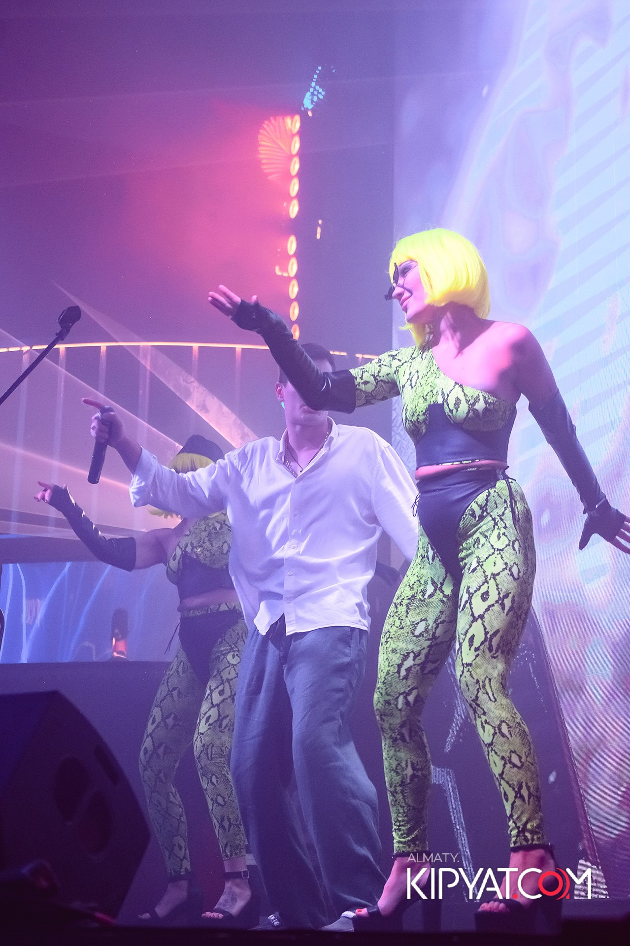 SANTA BARBARA ВЫСТУПЛЕНИЕ ГРУППЫ БРАТЬЯ ГРИММ. КИПЯТКОМ АЛМАТЫ!